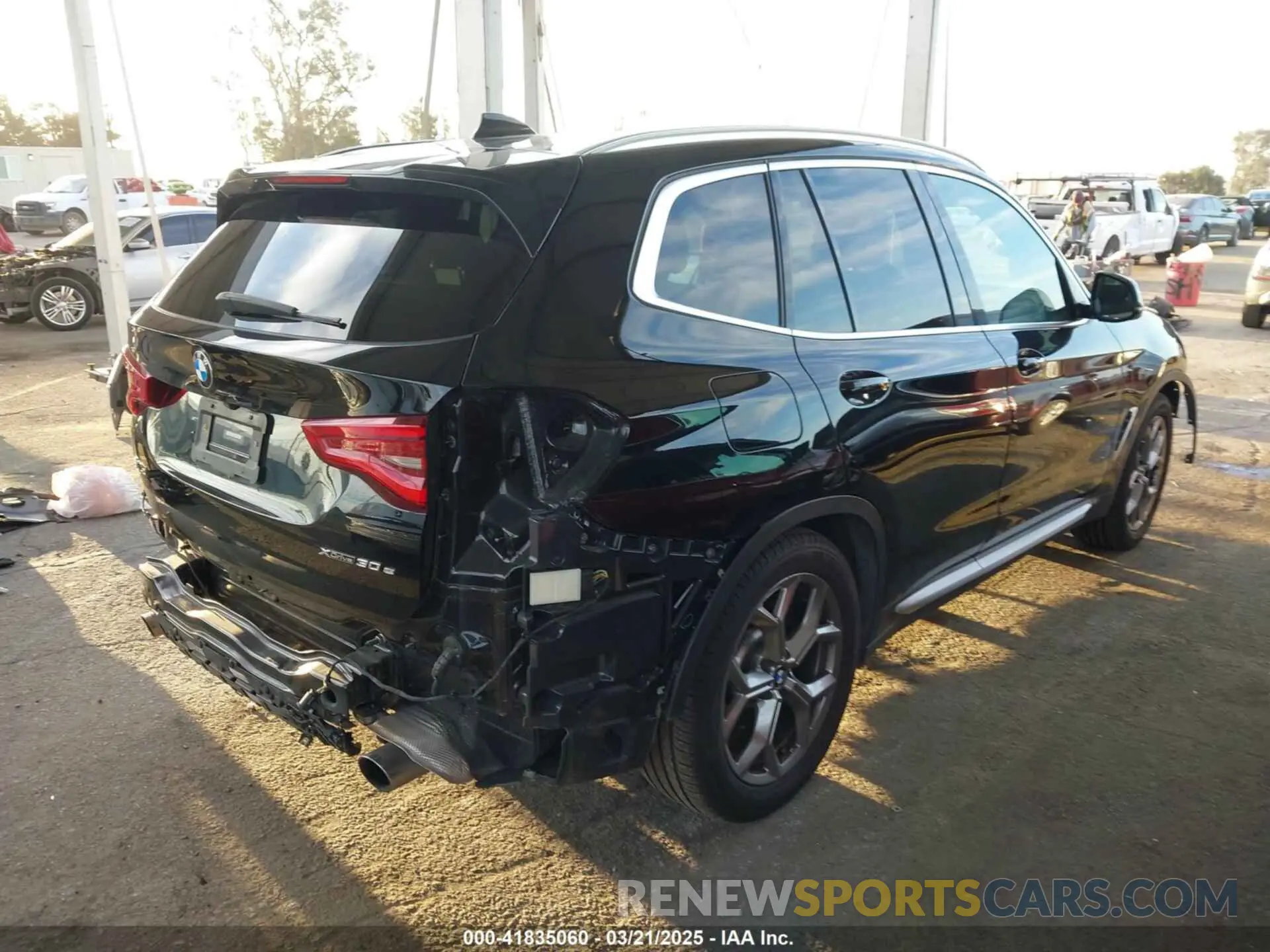 4 Photograph of a damaged car 5UXTS1C06M9E14489 BMW X3 PHEV 2021