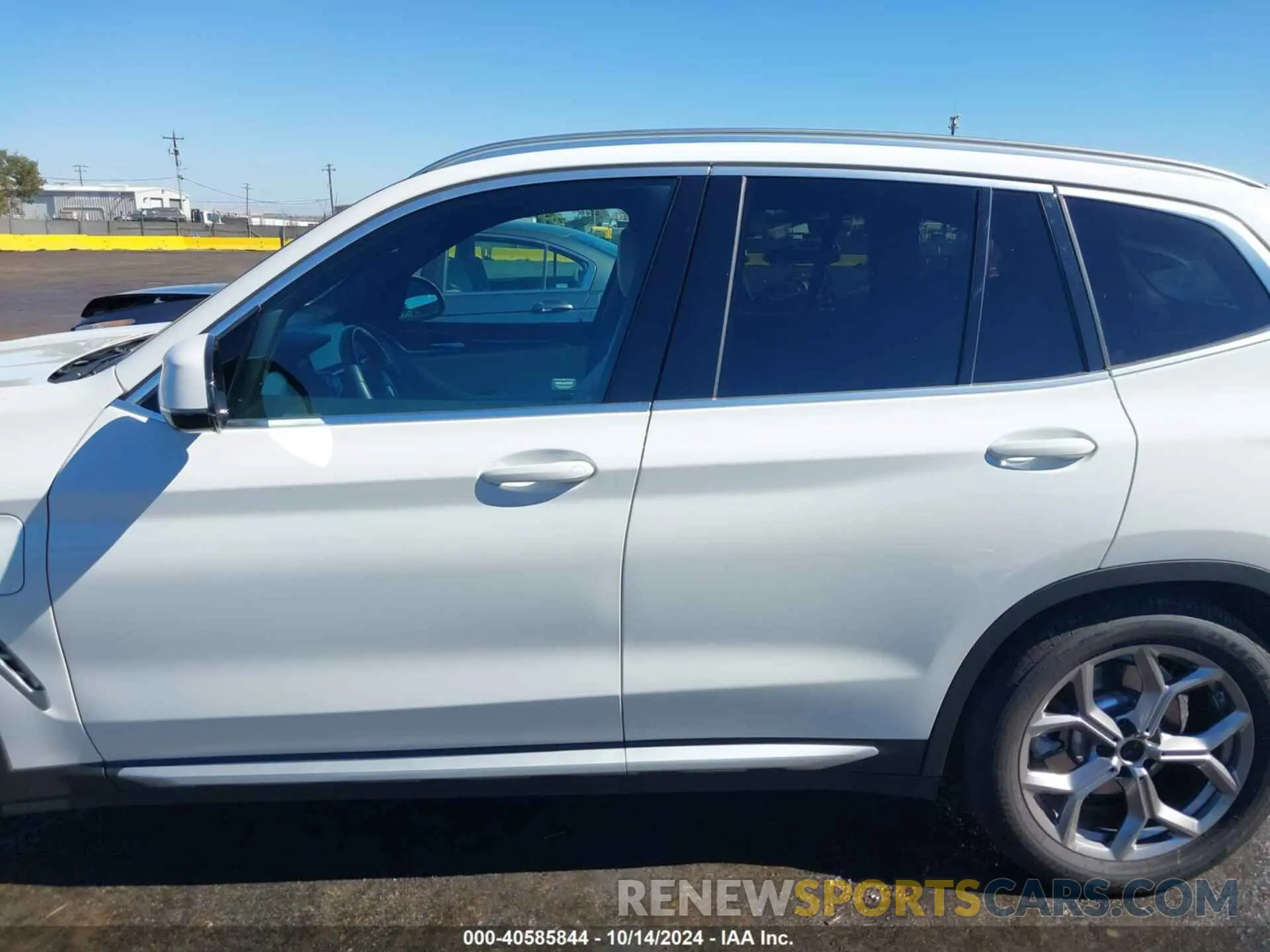15 Photograph of a damaged car 5UXTS1C07M9G31050 BMW X3 PHEV 2021