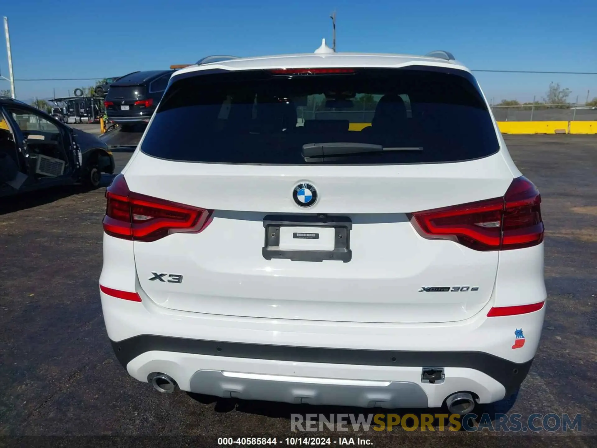17 Photograph of a damaged car 5UXTS1C07M9G31050 BMW X3 PHEV 2021
