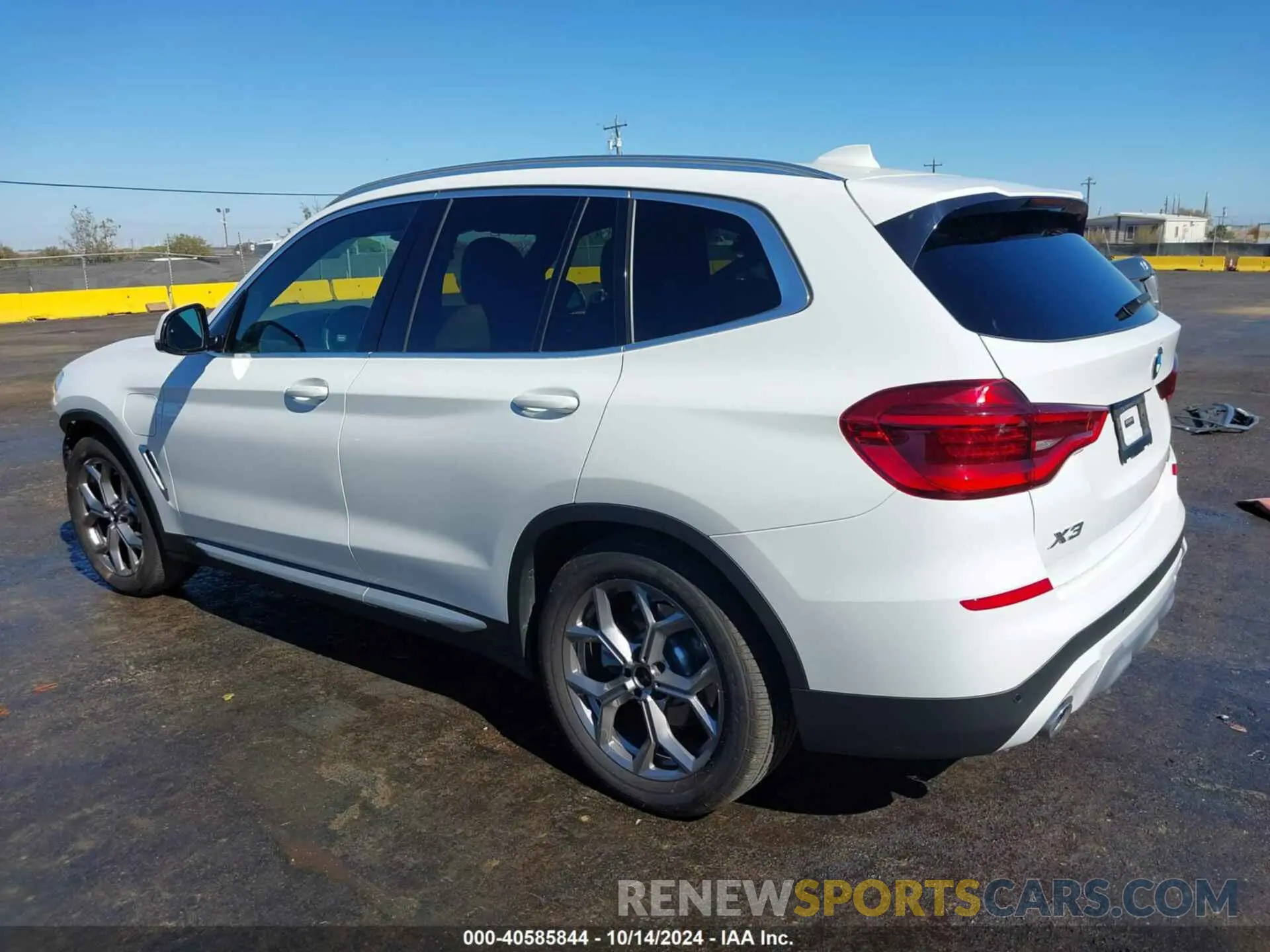 3 Photograph of a damaged car 5UXTS1C07M9G31050 BMW X3 PHEV 2021