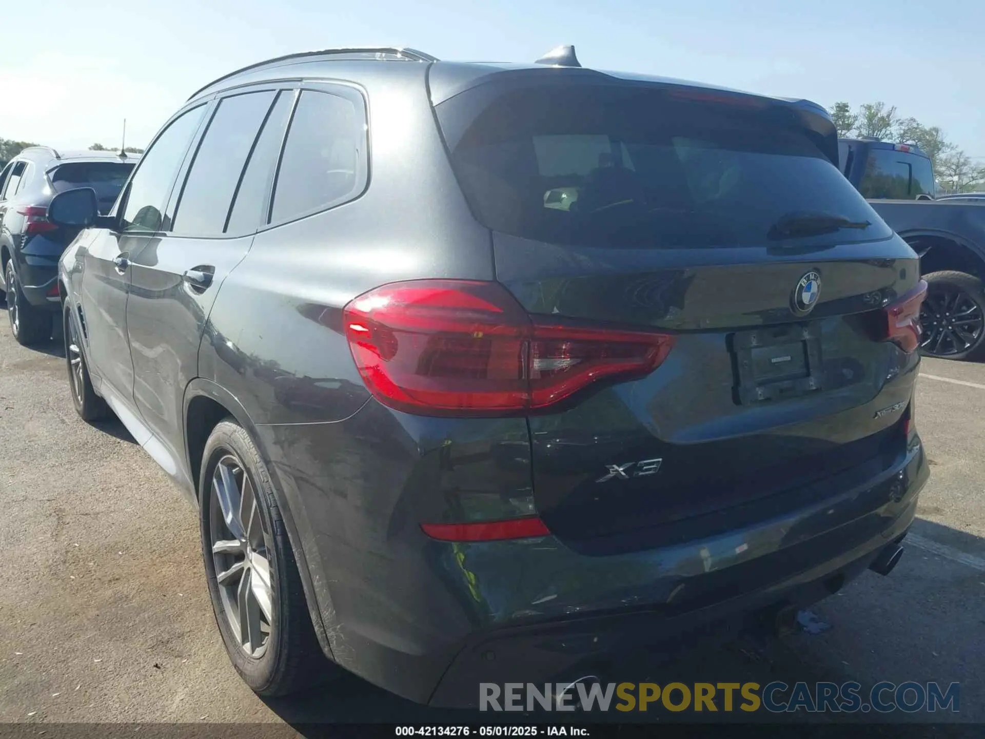 3 Photograph of a damaged car 5UXTS1C08M9E14736 BMW X3 PHEV 2021