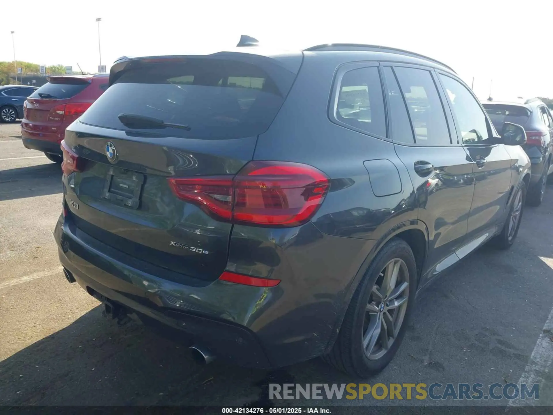 4 Photograph of a damaged car 5UXTS1C08M9E14736 BMW X3 PHEV 2021