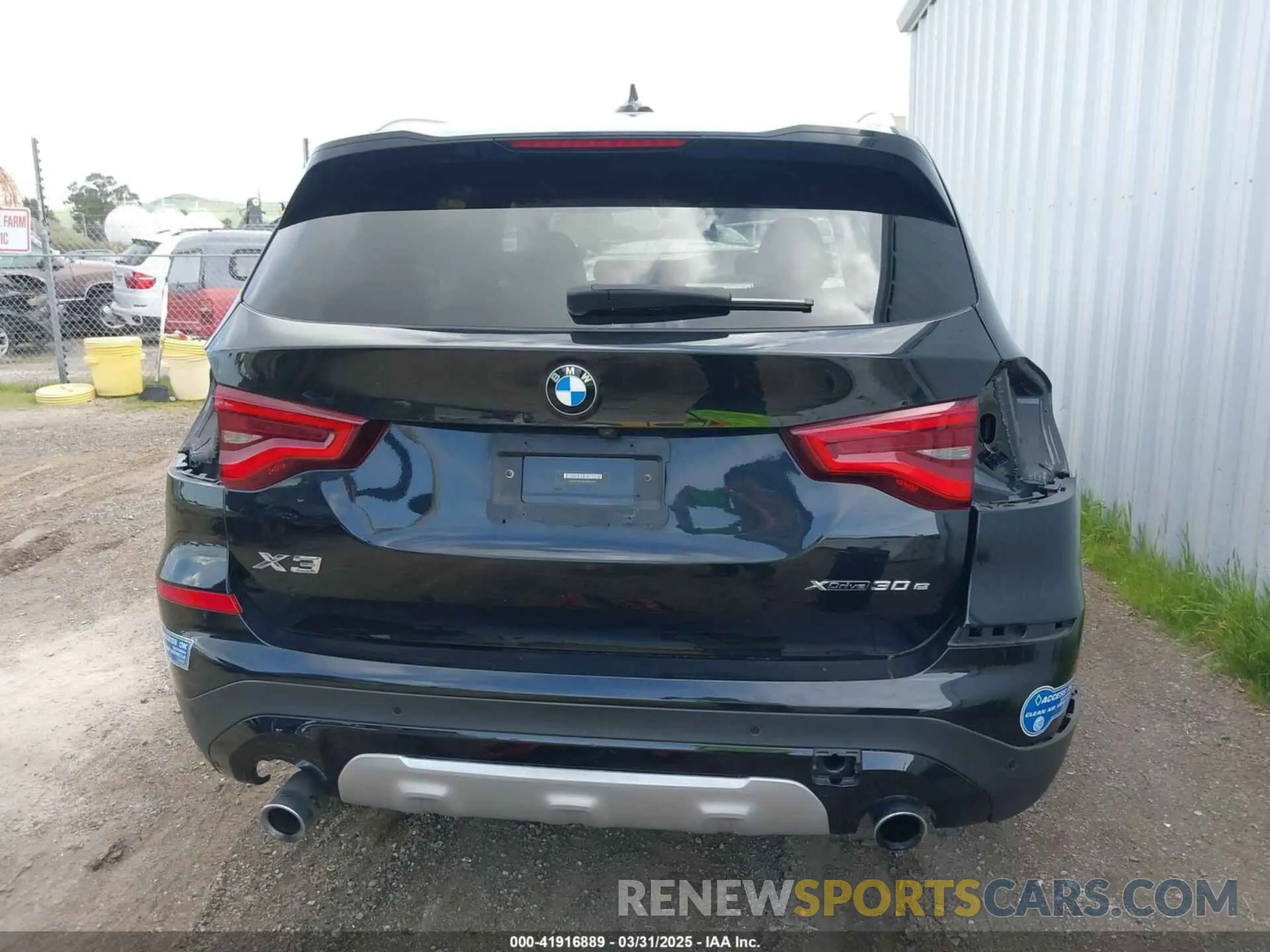 17 Photograph of a damaged car 5UXTS1C08M9H19167 BMW X3 PHEV 2021