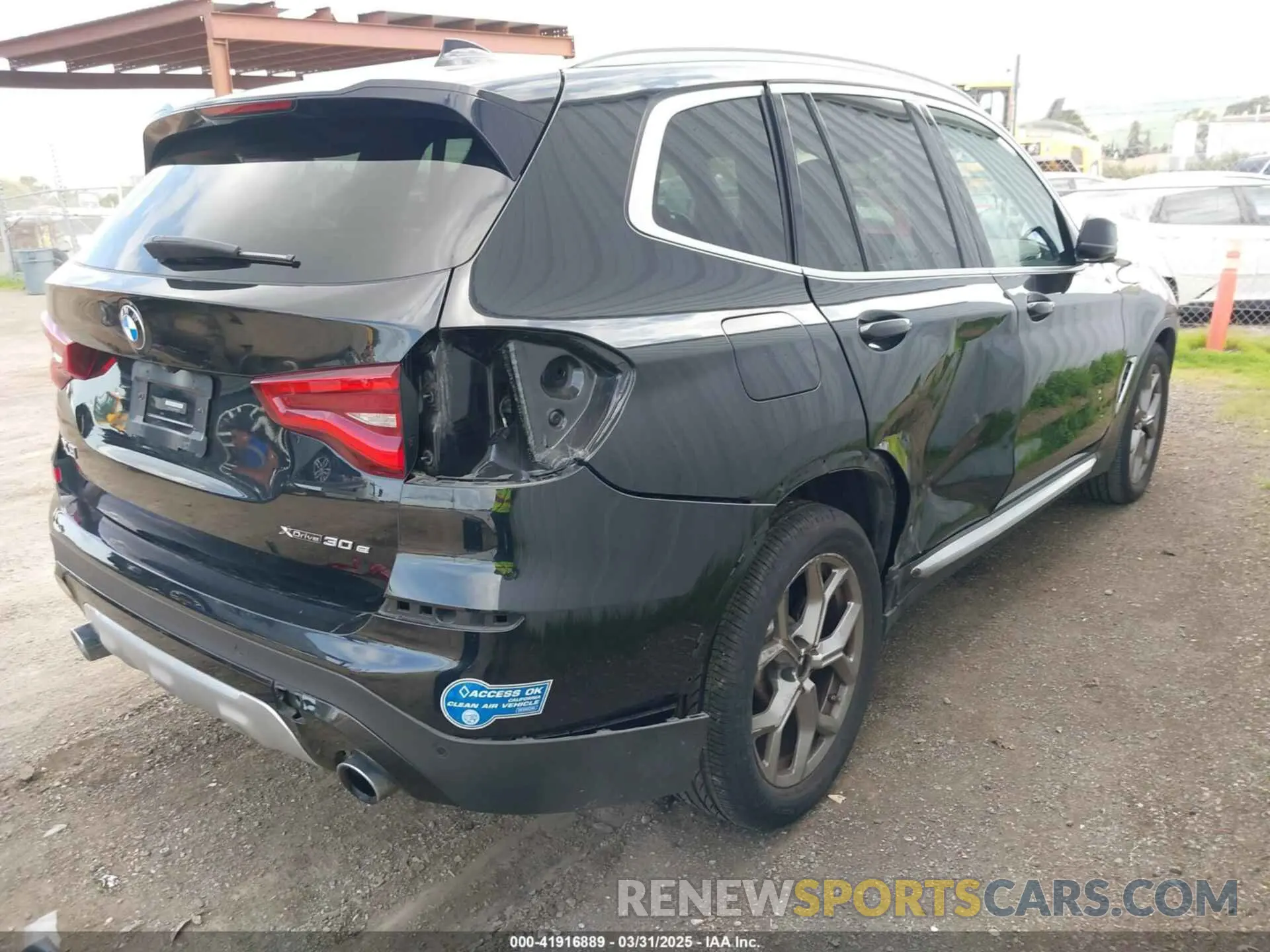 4 Photograph of a damaged car 5UXTS1C08M9H19167 BMW X3 PHEV 2021