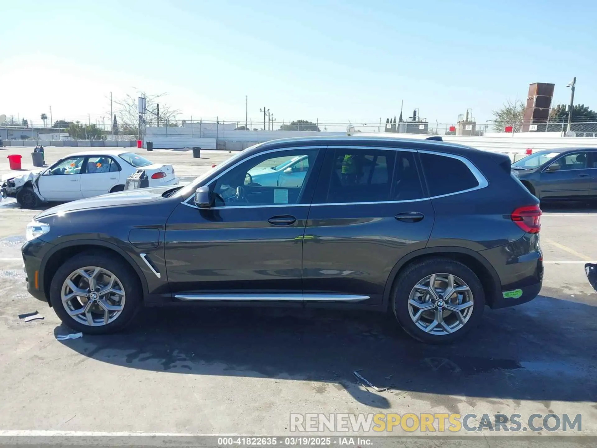 14 Photograph of a damaged car 5UXTS1C0XM9H12818 BMW X3 PHEV 2021
