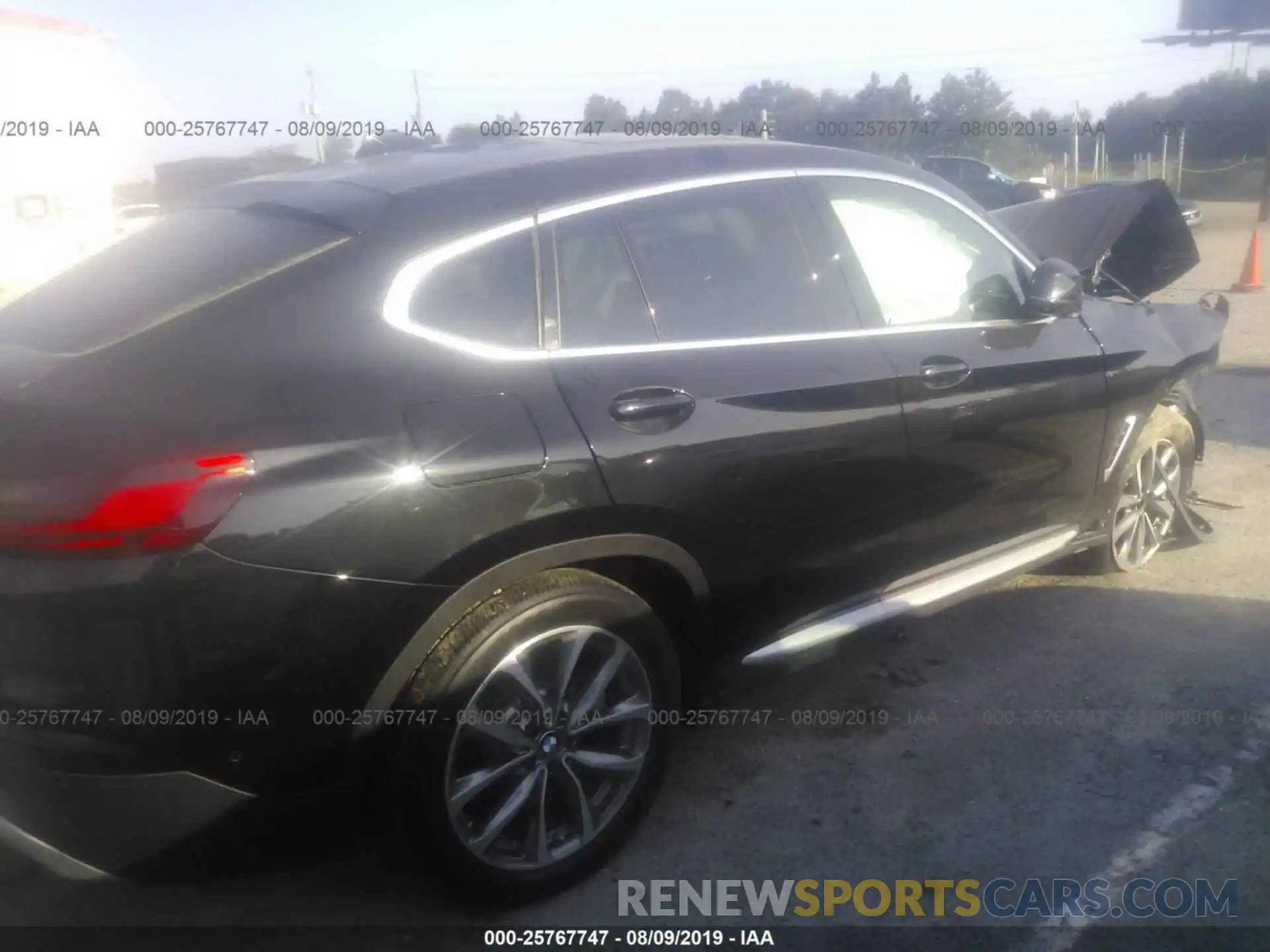 4 Photograph of a damaged car 5UXUJ3C50KLG51798 BMW X4 2019