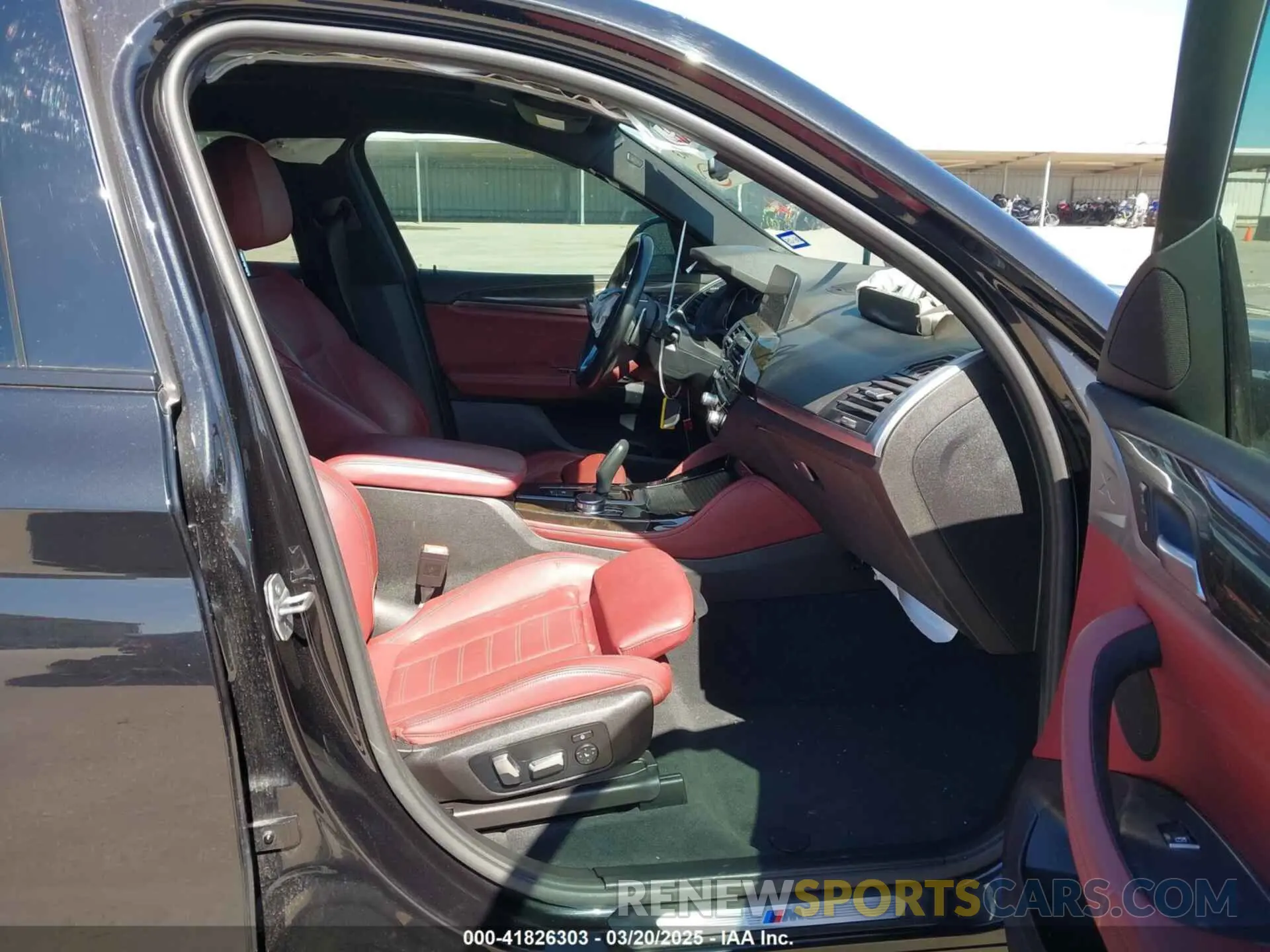 5 Photograph of a damaged car 5UXUJ3C50KLG53163 BMW X4 2019