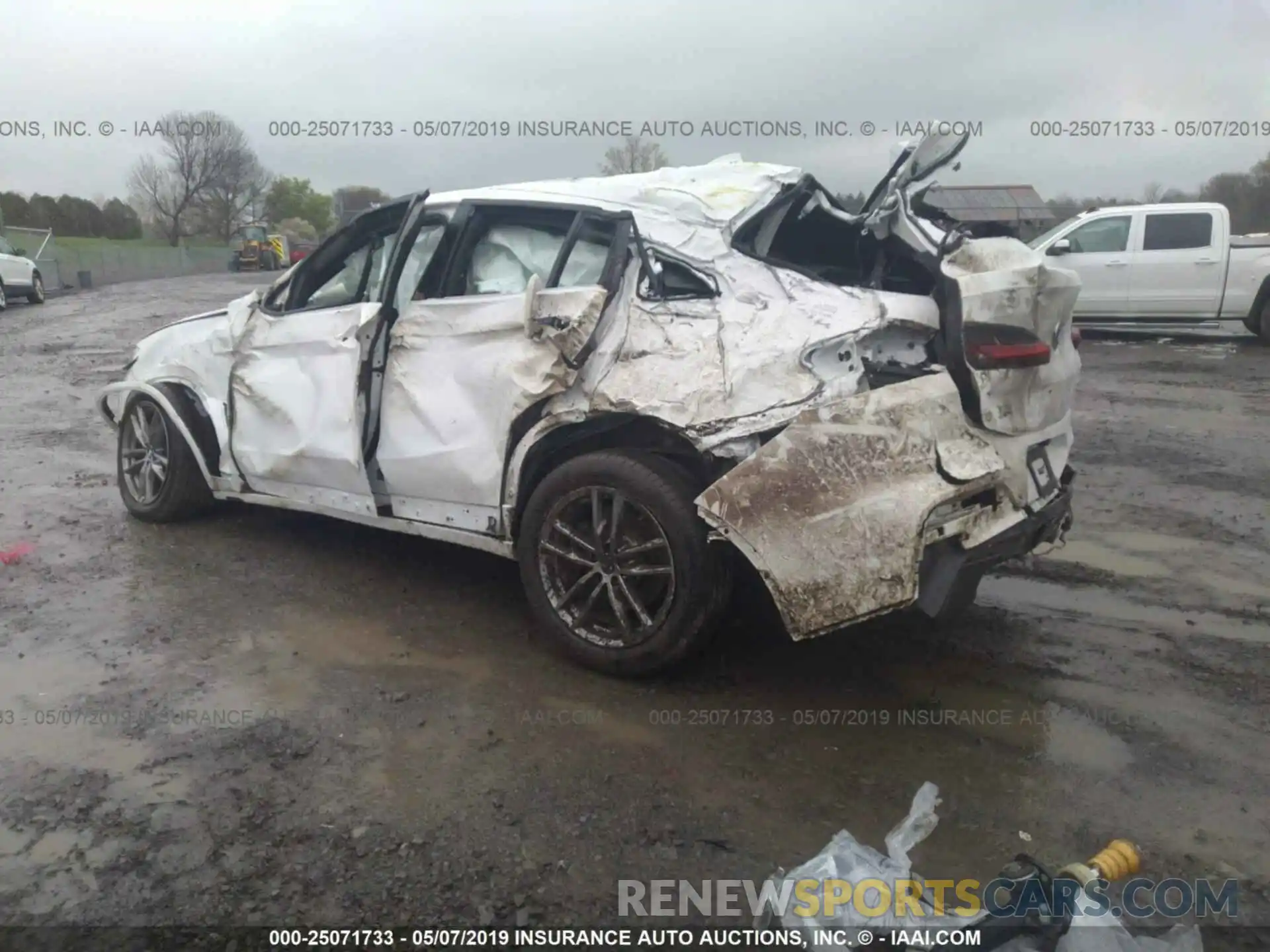 3 Photograph of a damaged car 5UXUJ3C51KLG52457 BMW X4 2019