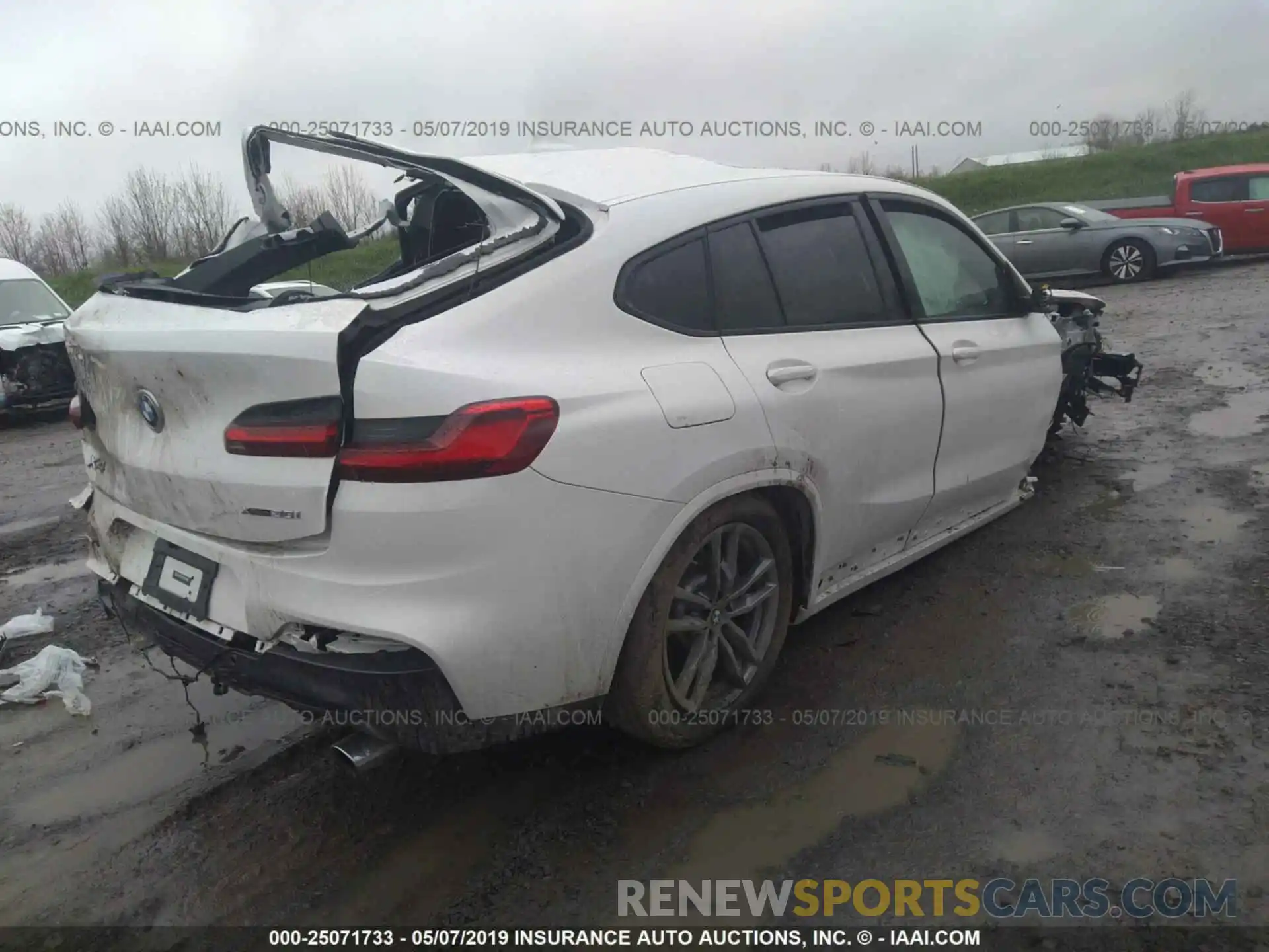 4 Photograph of a damaged car 5UXUJ3C51KLG52457 BMW X4 2019