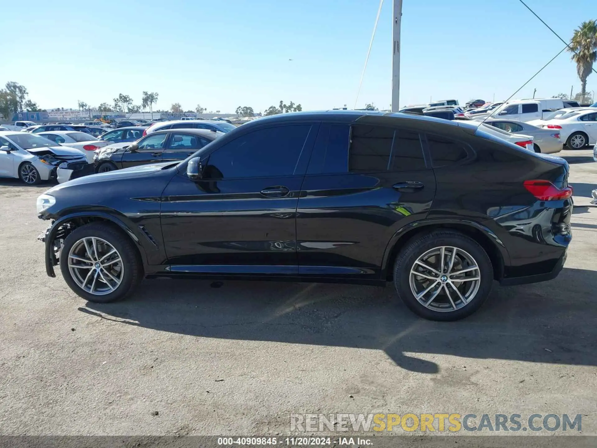 15 Photograph of a damaged car 5UXUJ3C52KLA58380 BMW X4 2019