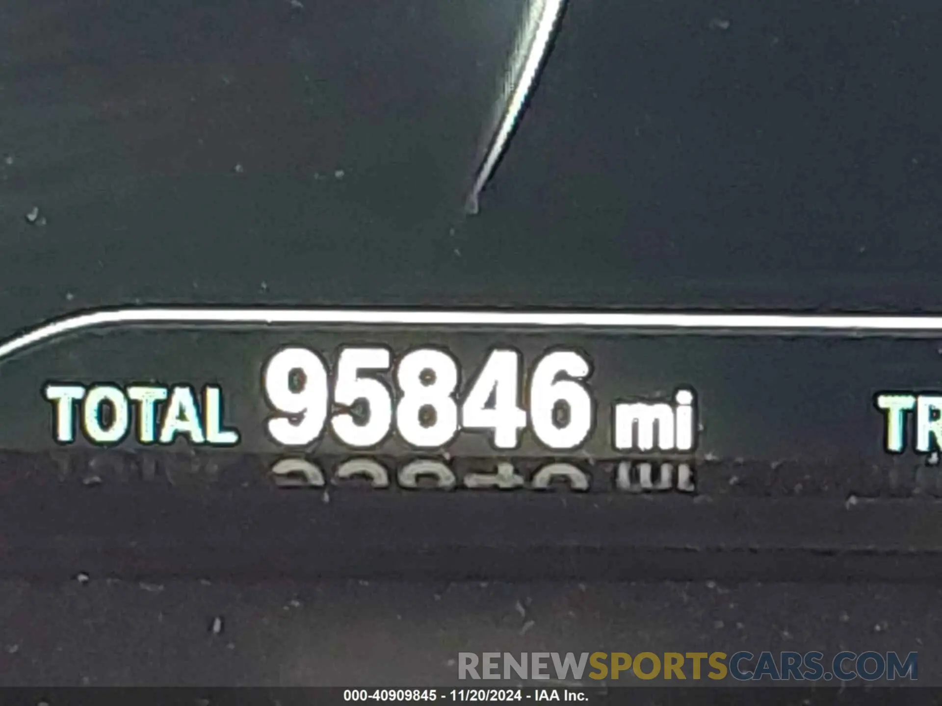16 Photograph of a damaged car 5UXUJ3C52KLA58380 BMW X4 2019