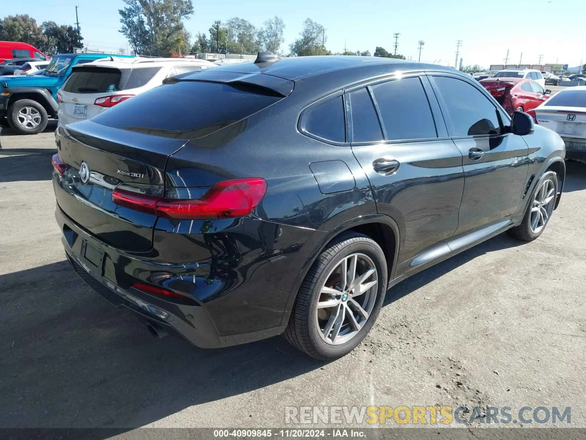 4 Photograph of a damaged car 5UXUJ3C52KLA58380 BMW X4 2019