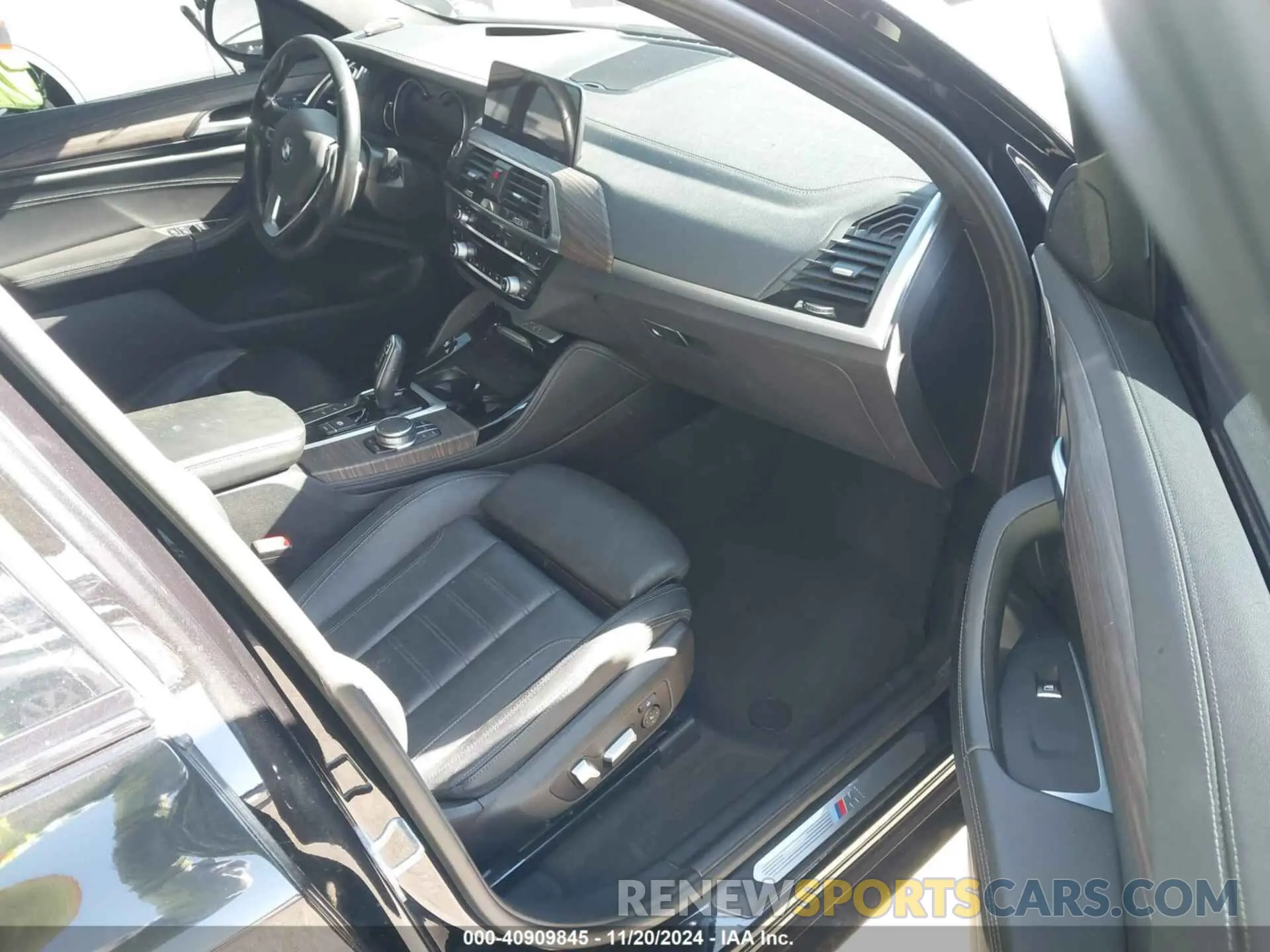5 Photograph of a damaged car 5UXUJ3C52KLA58380 BMW X4 2019
