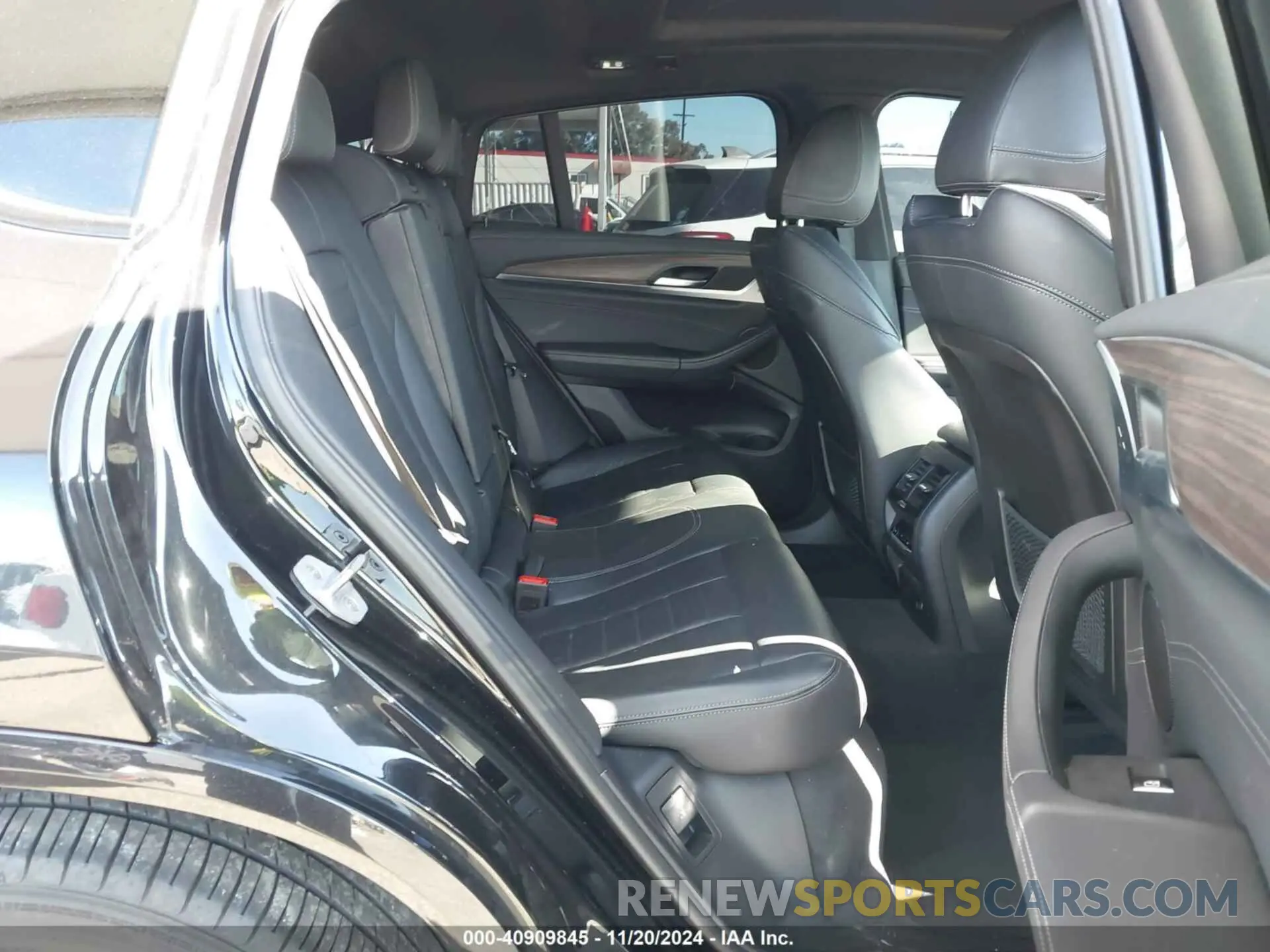 8 Photograph of a damaged car 5UXUJ3C52KLA58380 BMW X4 2019