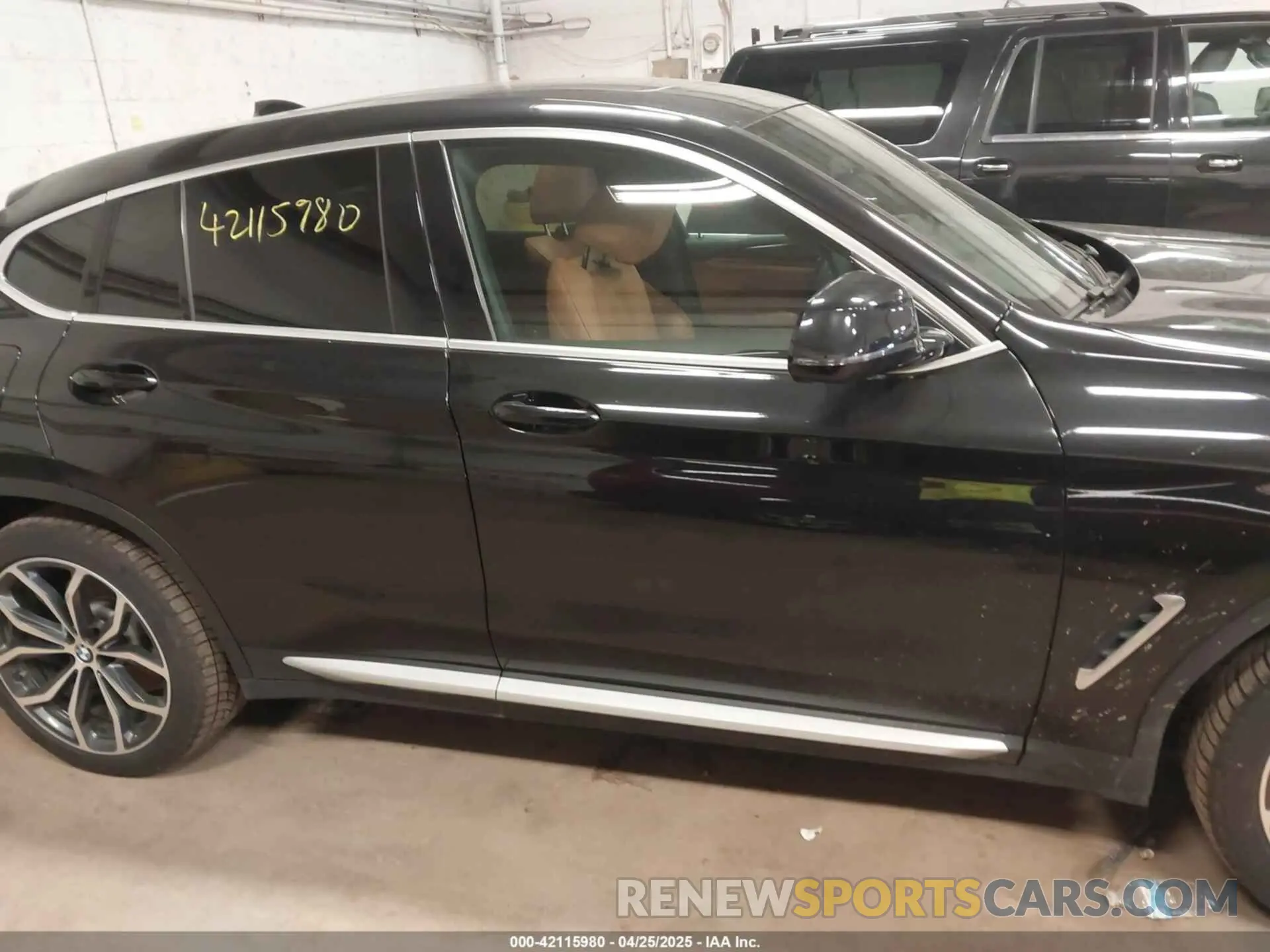 13 Photograph of a damaged car 5UXUJ3C52KLG53004 BMW X4 2019