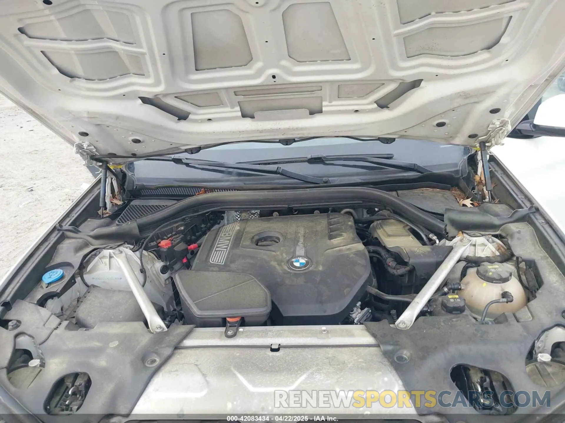 10 Photograph of a damaged car 5UXUJ3C52KLG54945 BMW X4 2019