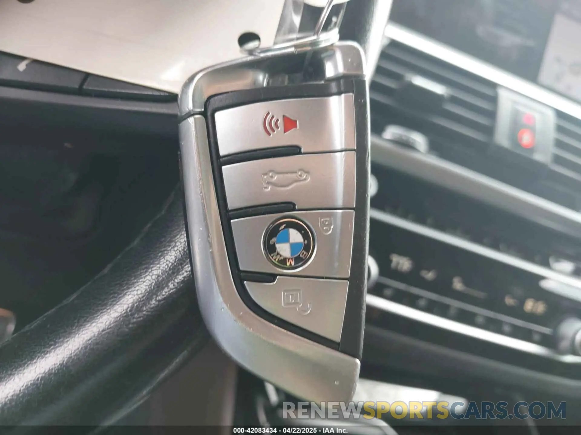 11 Photograph of a damaged car 5UXUJ3C52KLG54945 BMW X4 2019