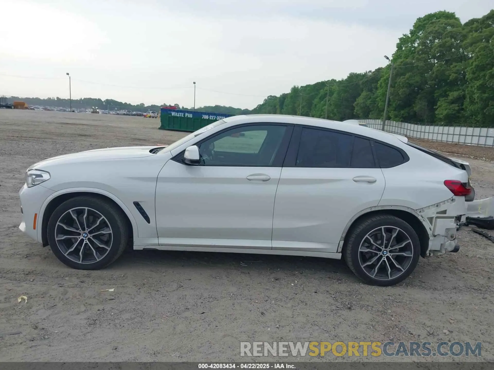 15 Photograph of a damaged car 5UXUJ3C52KLG54945 BMW X4 2019