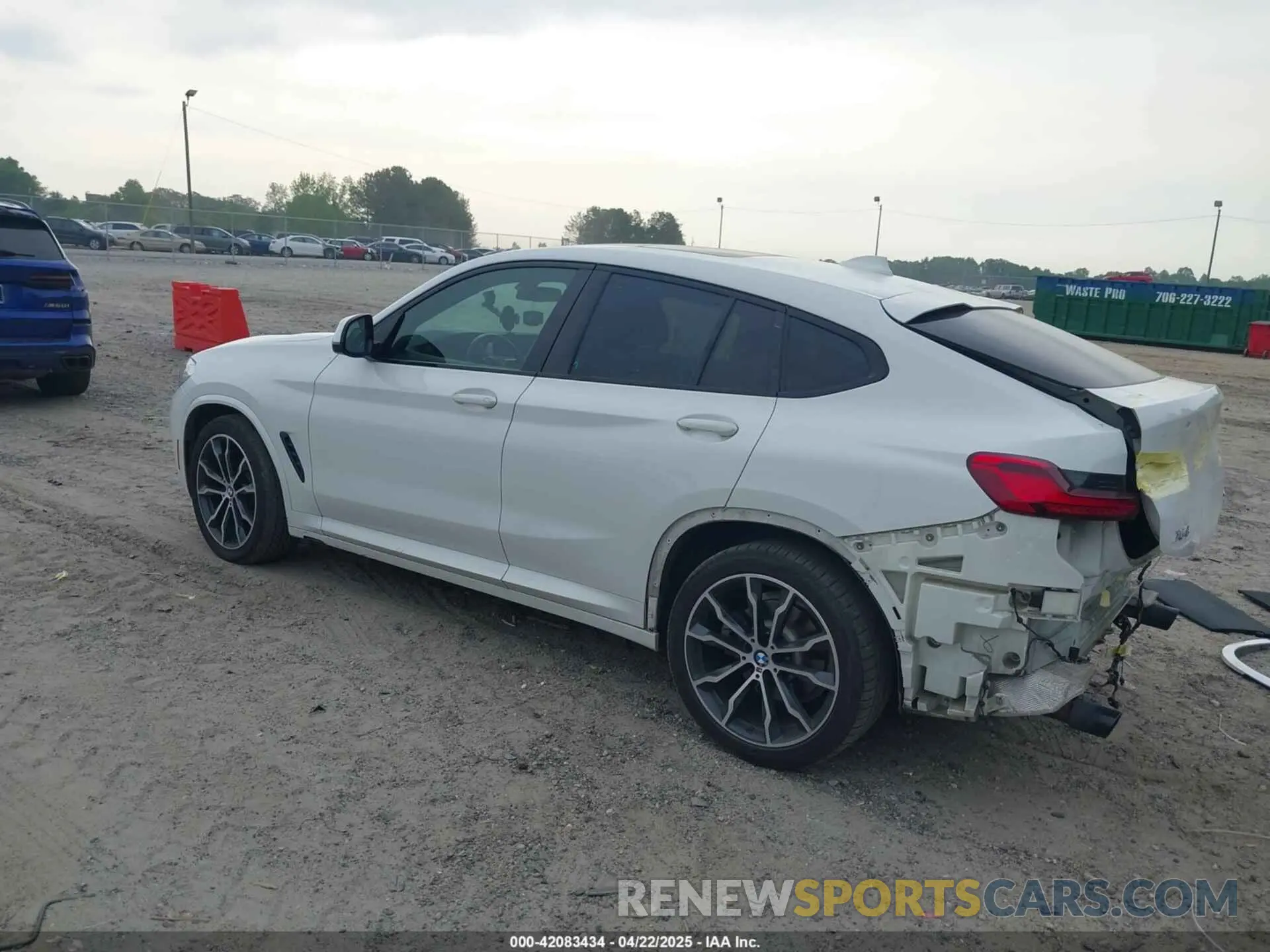 3 Photograph of a damaged car 5UXUJ3C52KLG54945 BMW X4 2019
