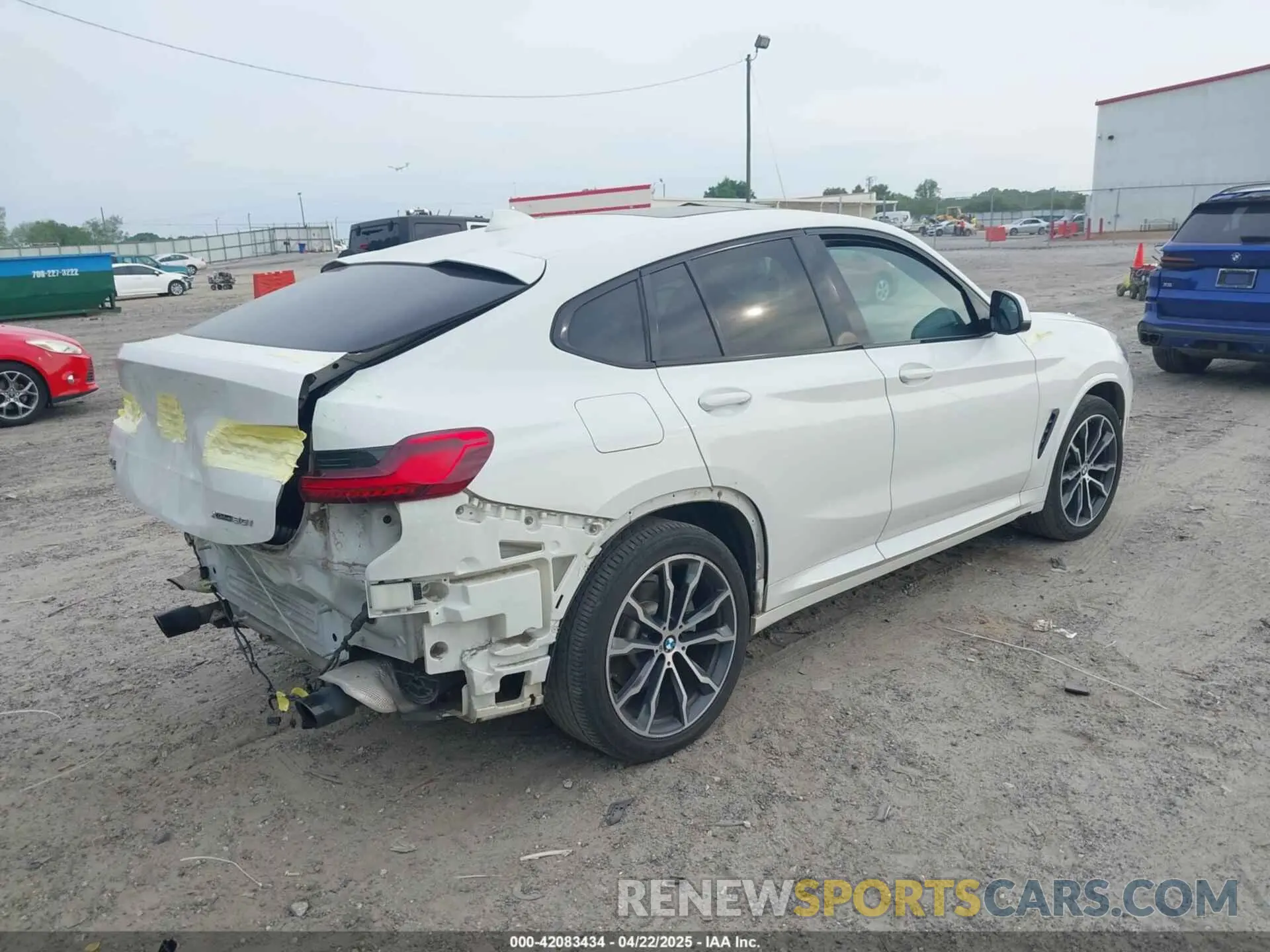 4 Photograph of a damaged car 5UXUJ3C52KLG54945 BMW X4 2019