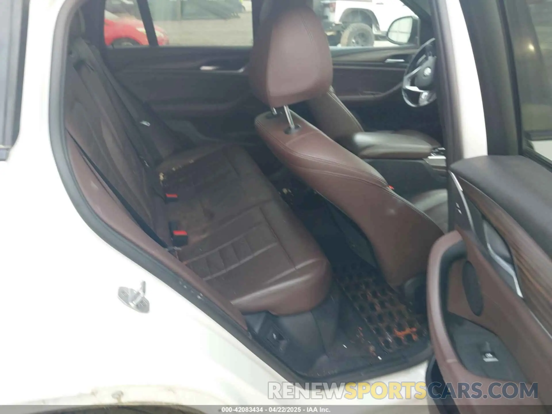 8 Photograph of a damaged car 5UXUJ3C52KLG54945 BMW X4 2019