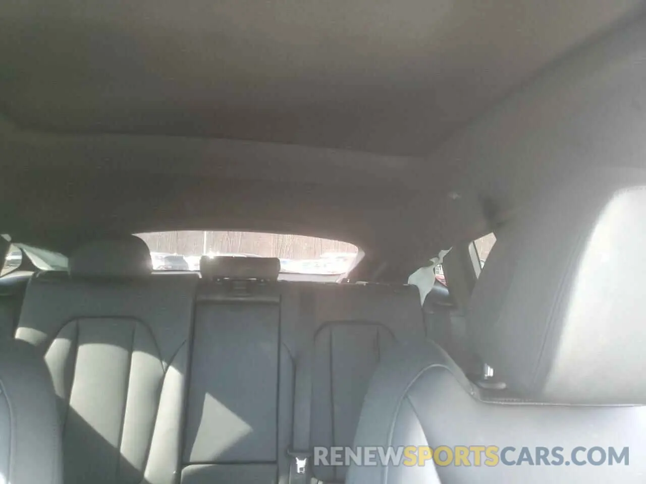 10 Photograph of a damaged car 5UXUJ3C53KLG54369 BMW X4 2019