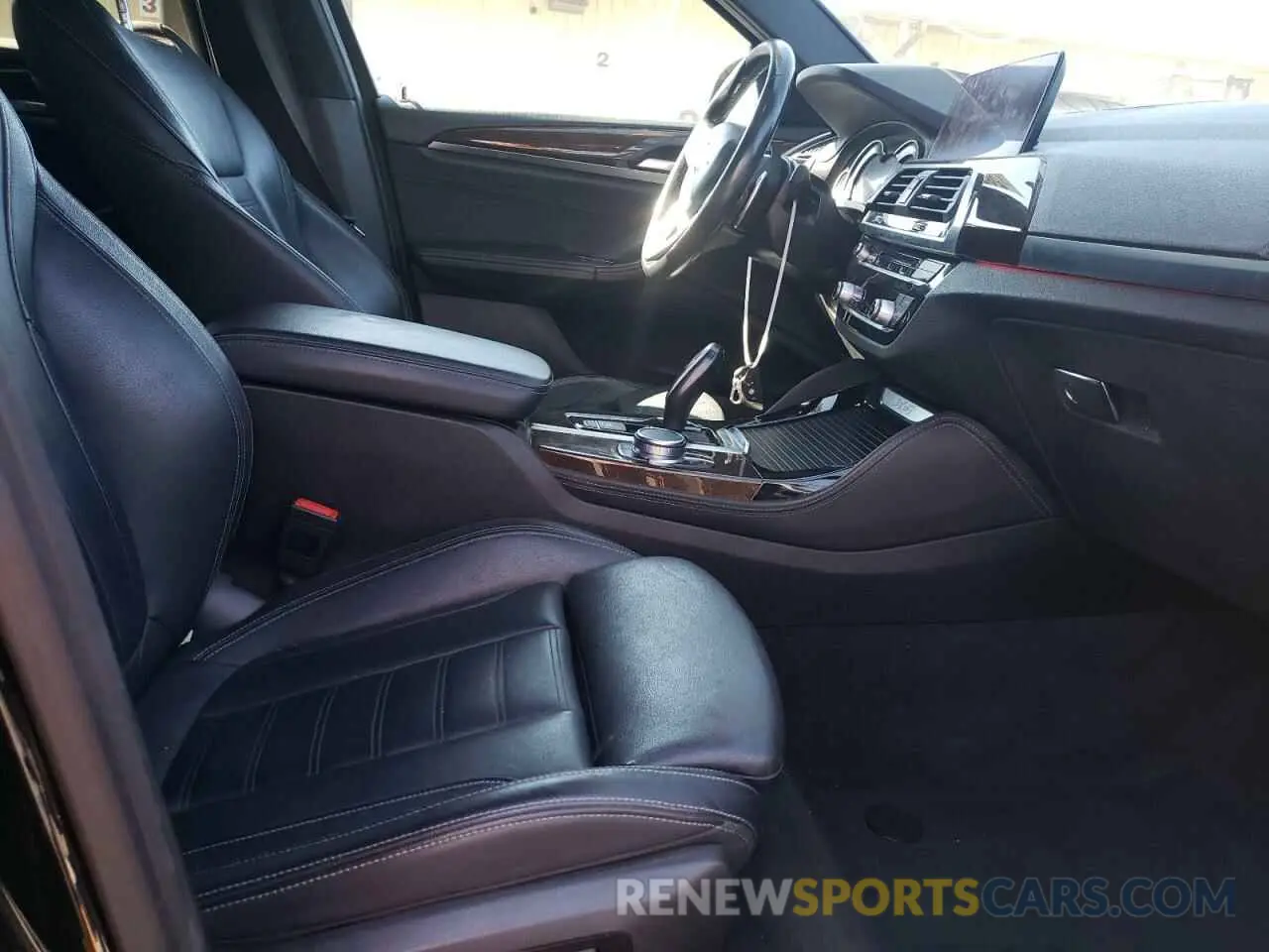 5 Photograph of a damaged car 5UXUJ3C53KLG54663 BMW X4 2019