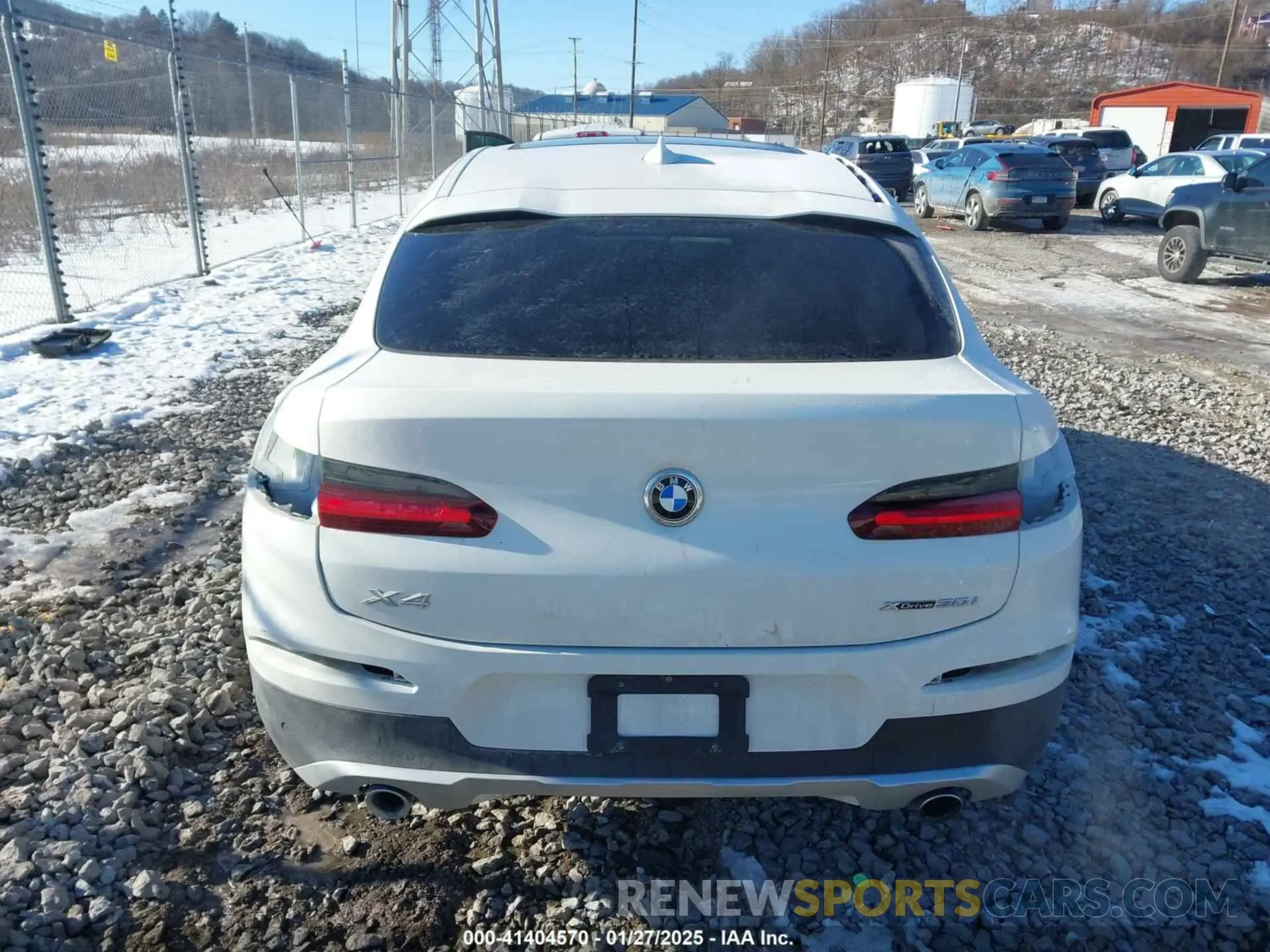 17 Photograph of a damaged car 5UXUJ3C54KLG52078 BMW X4 2019