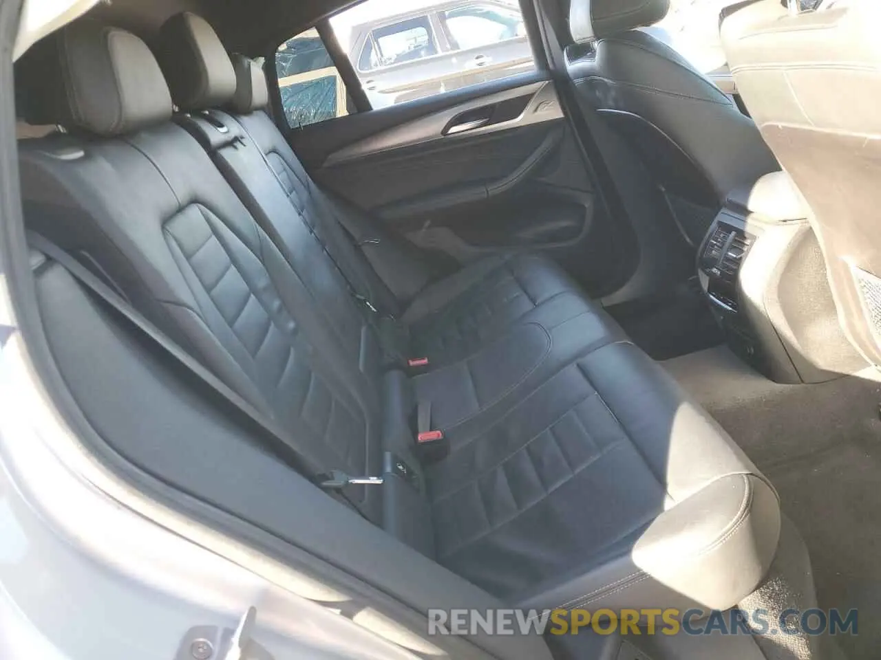 11 Photograph of a damaged car 5UXUJ3C55KLG54504 BMW X4 2019