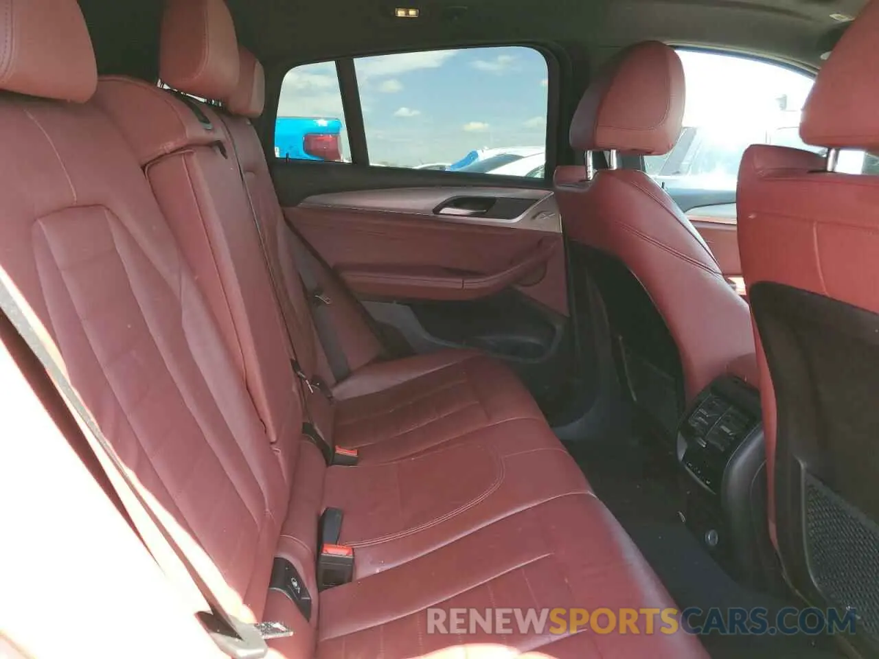 10 Photograph of a damaged car 5UXUJ3C55KLG54874 BMW X4 2019