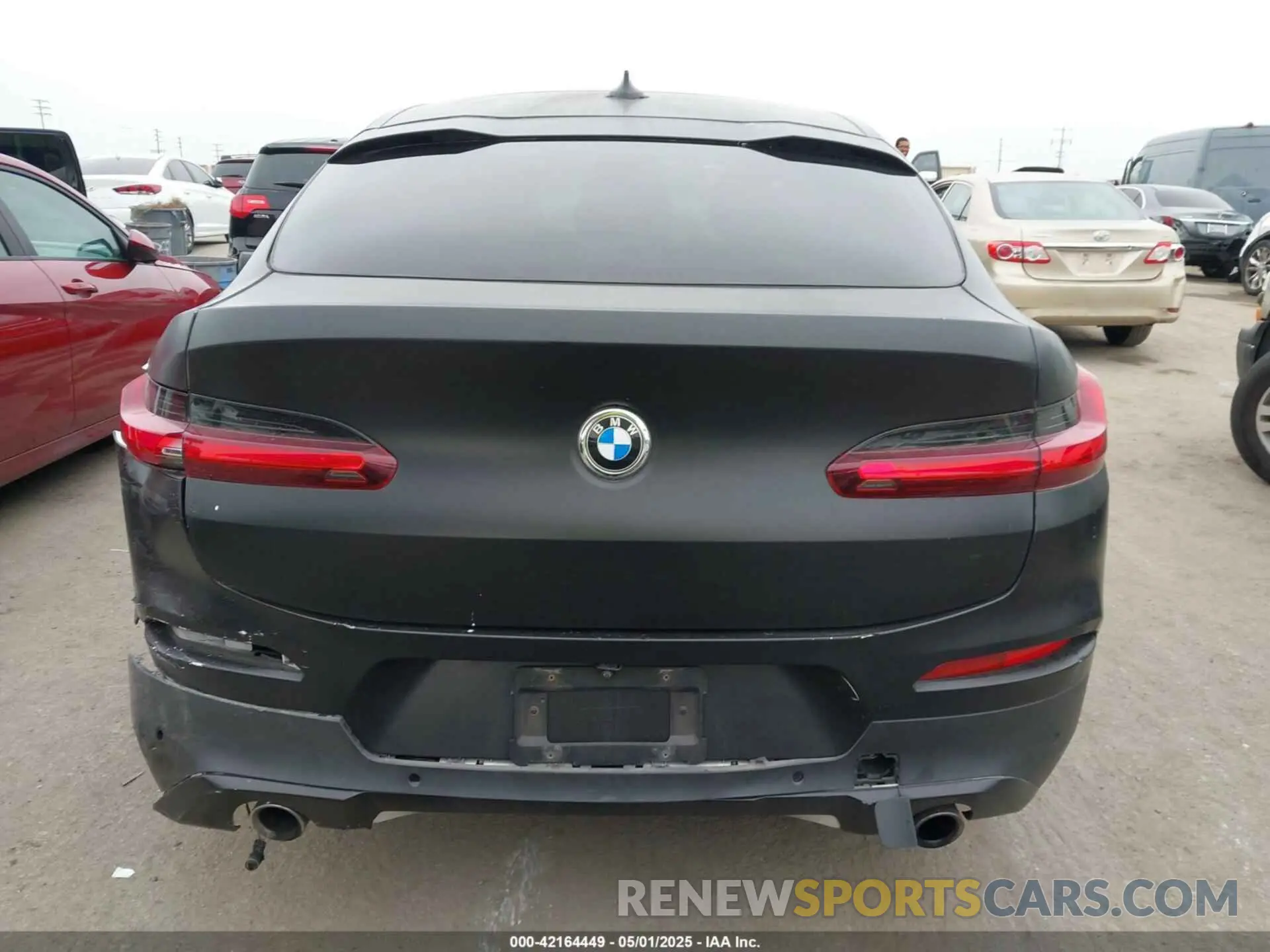 16 Photograph of a damaged car 5UXUJ3C56KLG53314 BMW X4 2019