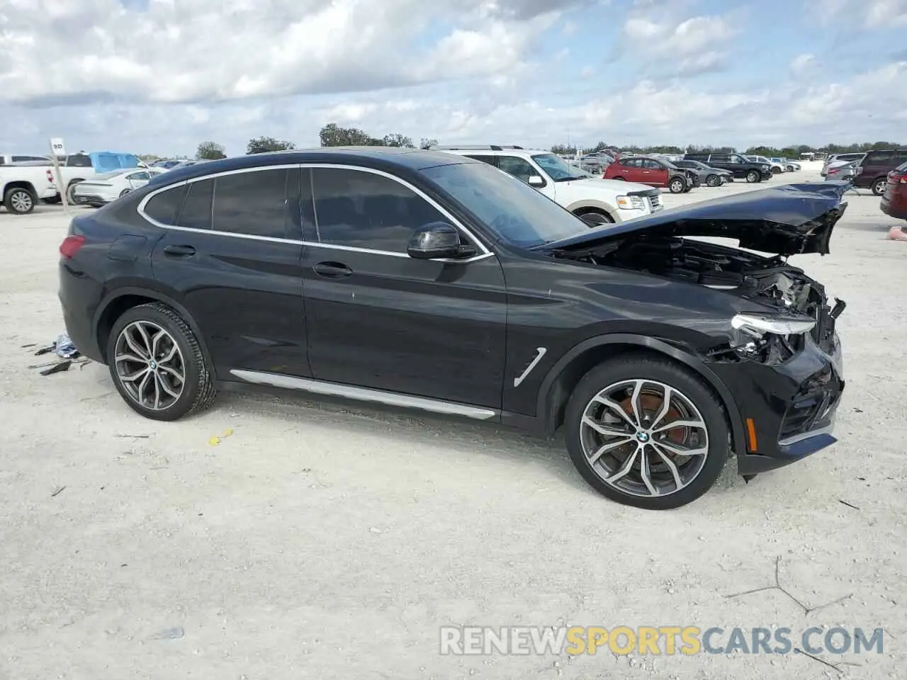 4 Photograph of a damaged car 5UXUJ3C56KLG54947 BMW X4 2019