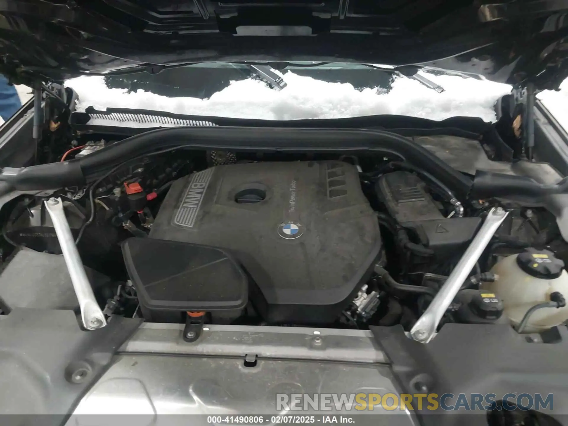 10 Photograph of a damaged car 5UXUJ3C57KLG51796 BMW X4 2019