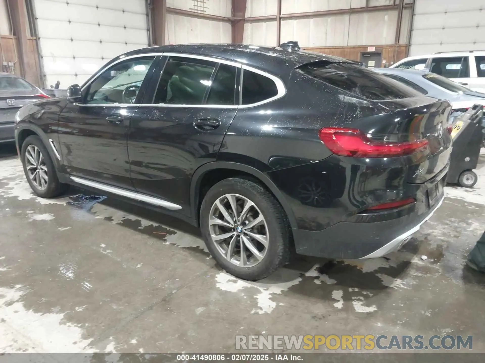 3 Photograph of a damaged car 5UXUJ3C57KLG51796 BMW X4 2019