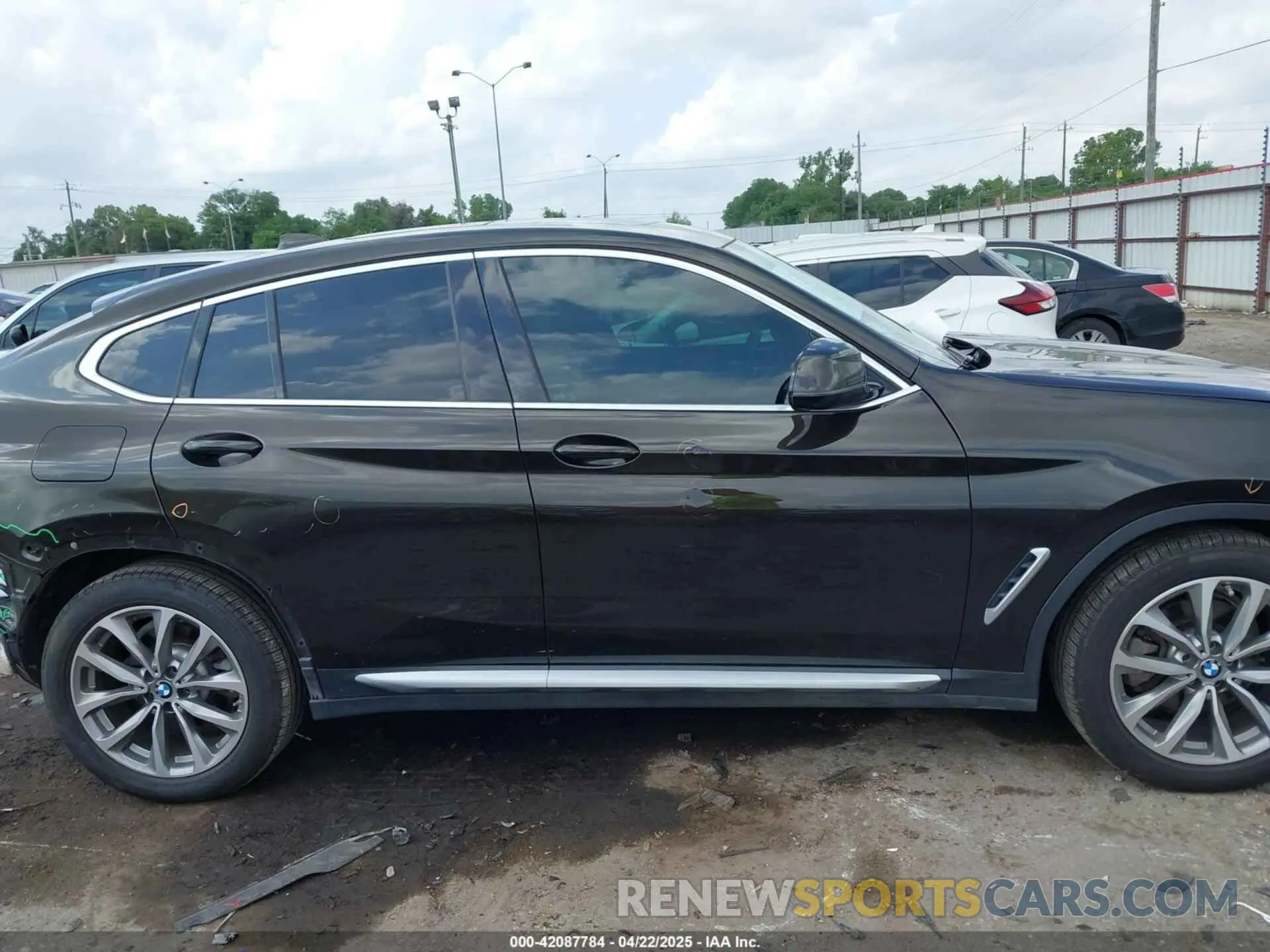14 Photograph of a damaged car 5UXUJ3C57KLG53175 BMW X4 2019