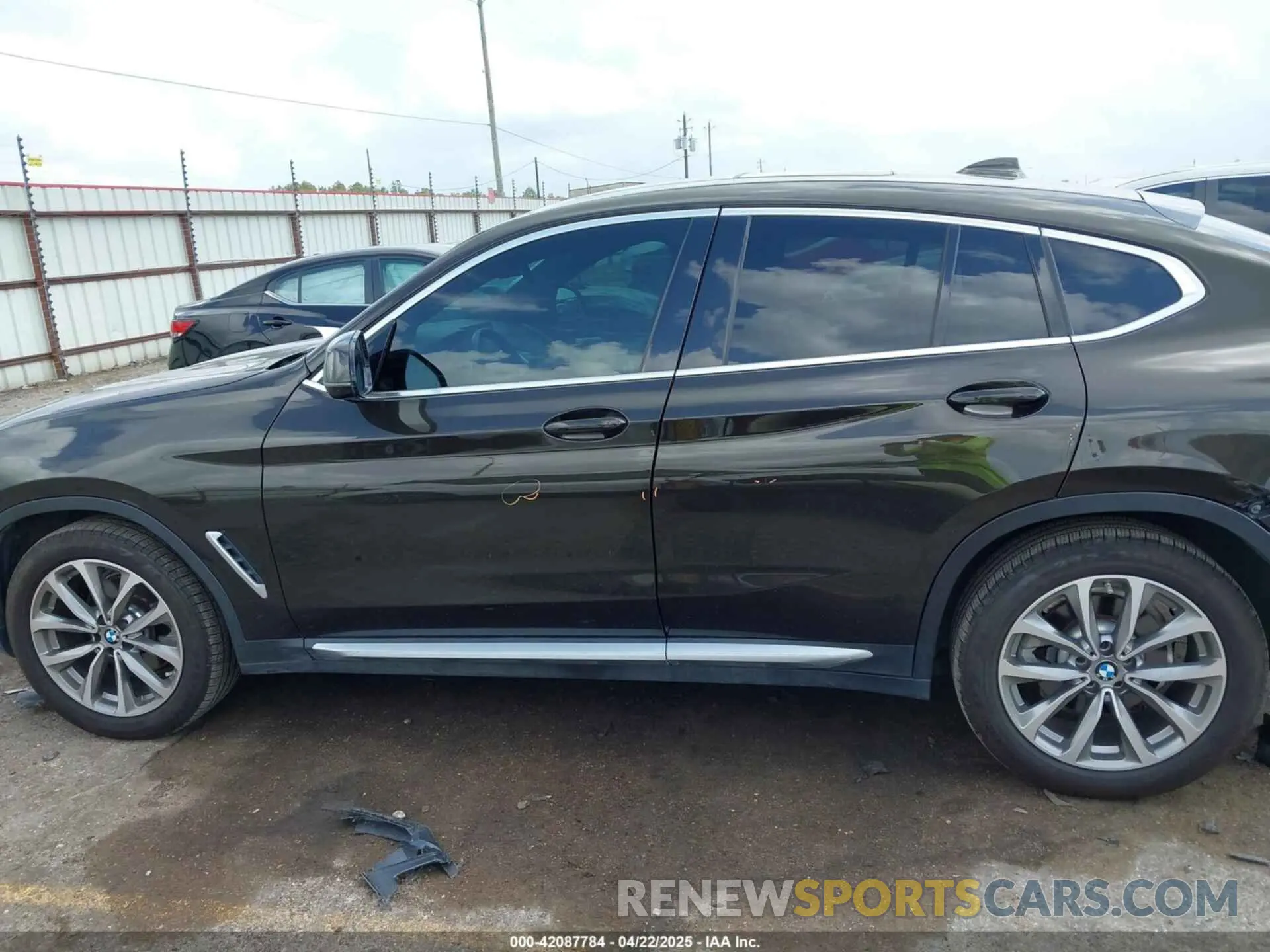 15 Photograph of a damaged car 5UXUJ3C57KLG53175 BMW X4 2019