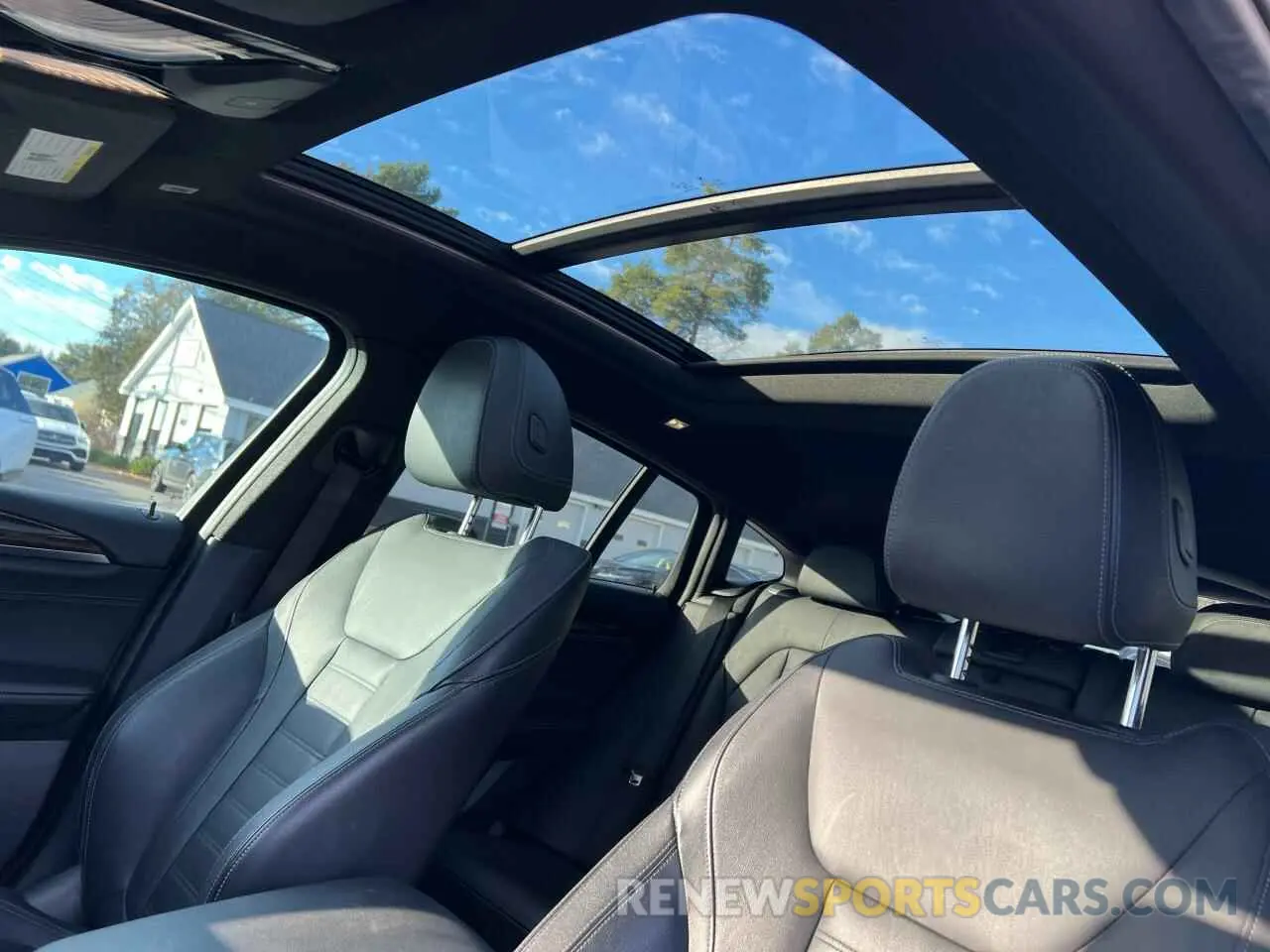 9 Photograph of a damaged car 5UXUJ3C57KLG53712 BMW X4 2019