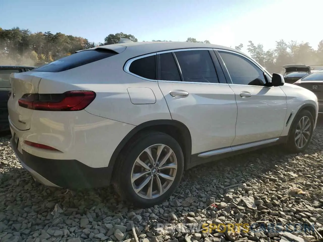 3 Photograph of a damaged car 5UXUJ3C58KLG55145 BMW X4 2019