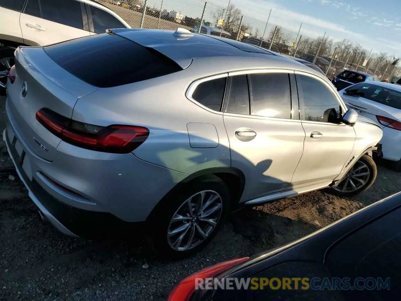 3 Photograph of a damaged car 5UXUJ3C58KLG55436 BMW X4 2019