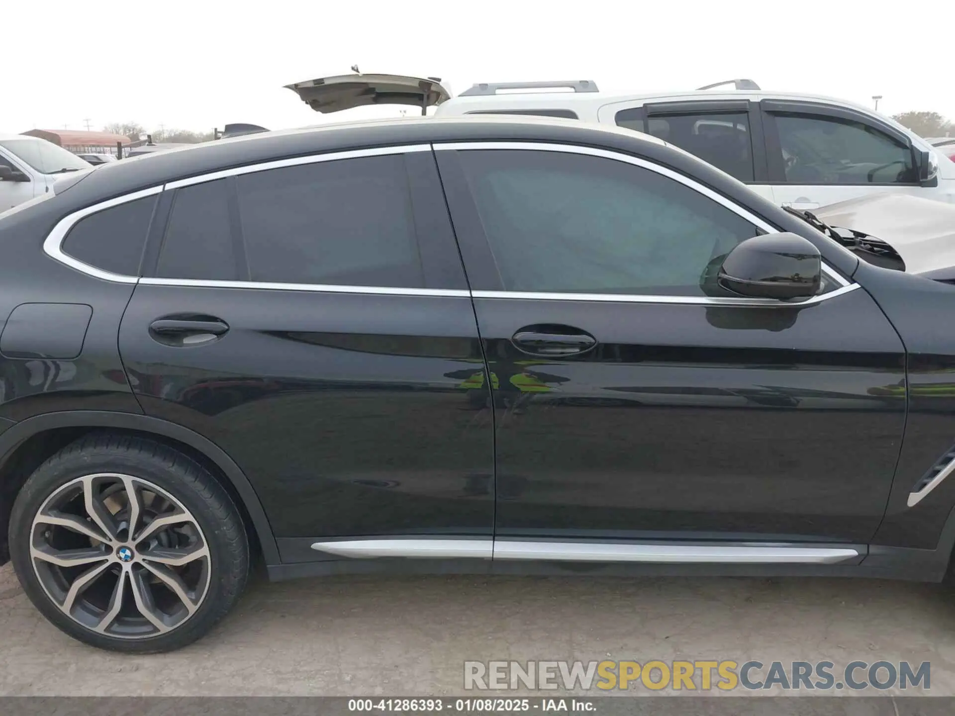 13 Photograph of a damaged car 5UXUJ3C58KLG55968 BMW X4 2019