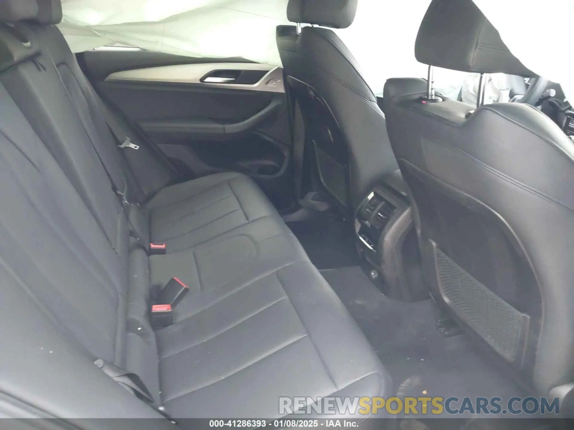8 Photograph of a damaged car 5UXUJ3C58KLG55968 BMW X4 2019