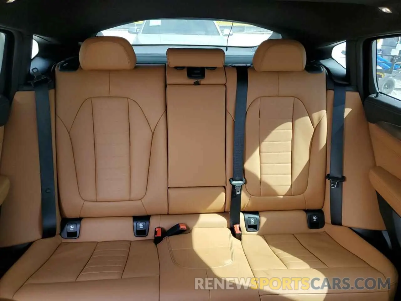 10 Photograph of a damaged car 5UXUJ3C59KLA58649 BMW X4 2019