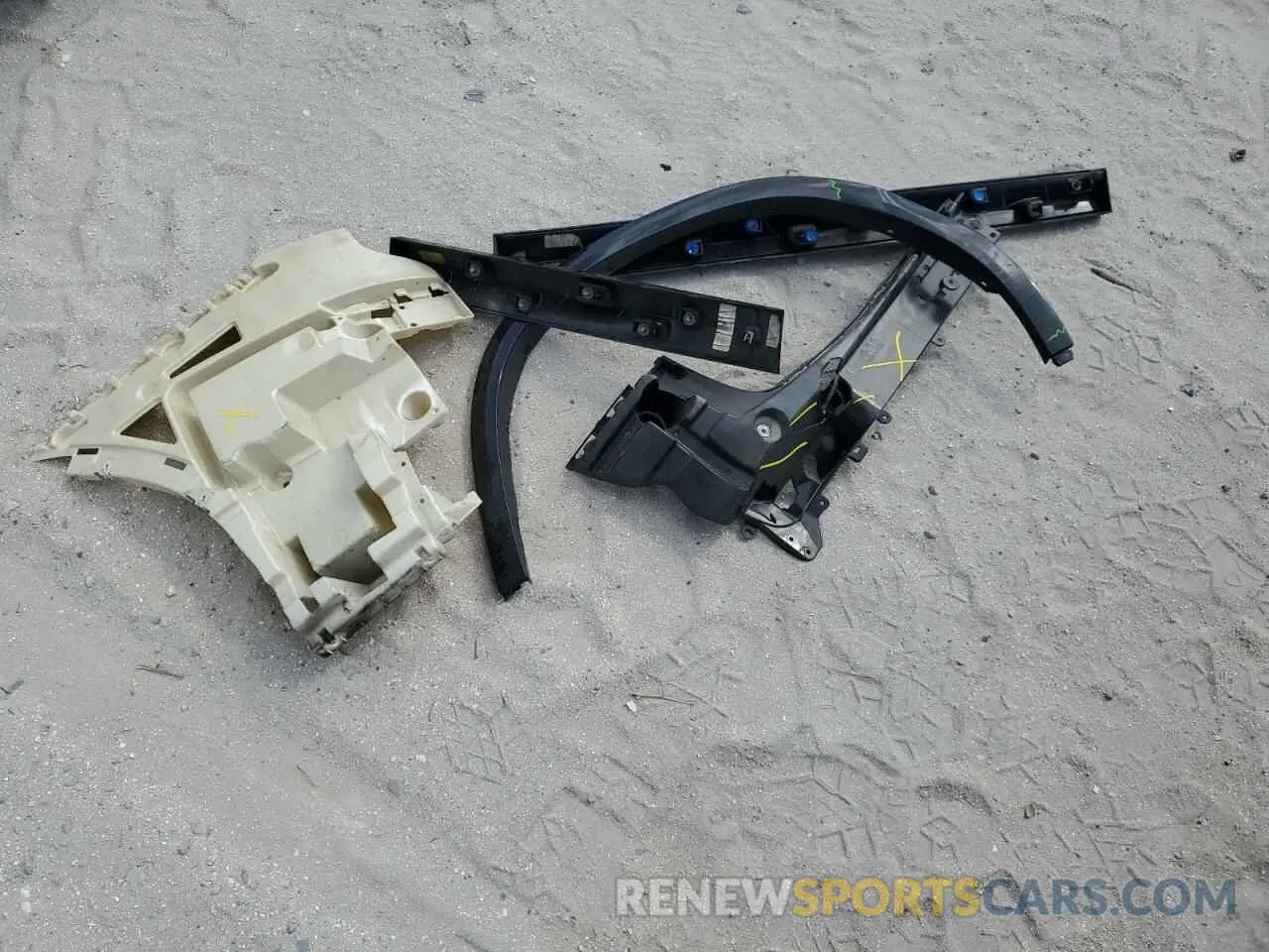 13 Photograph of a damaged car 5UXUJ3C59KLA58649 BMW X4 2019