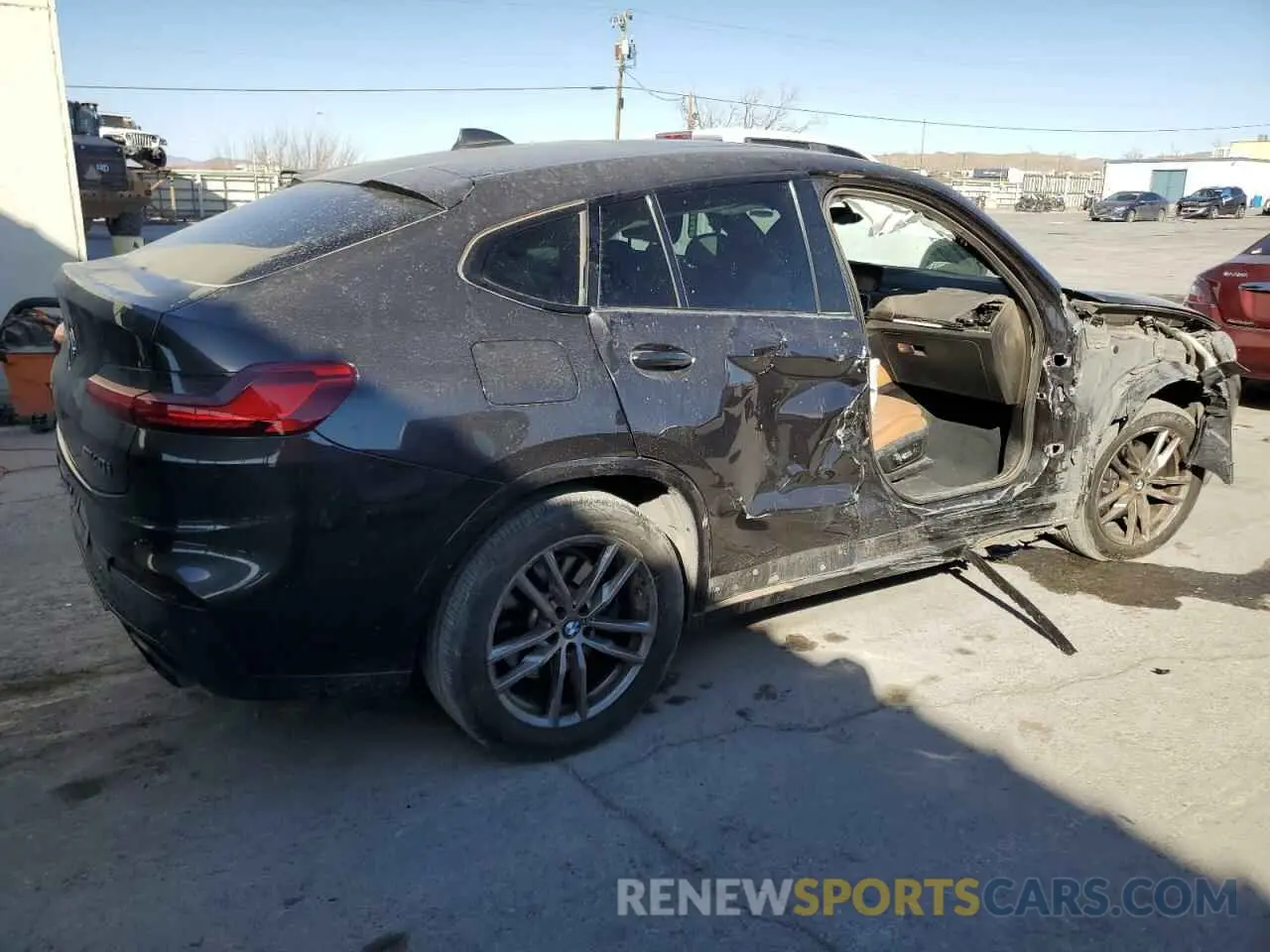 3 Photograph of a damaged car 5UXUJ5C50K9A33129 BMW X4 2019
