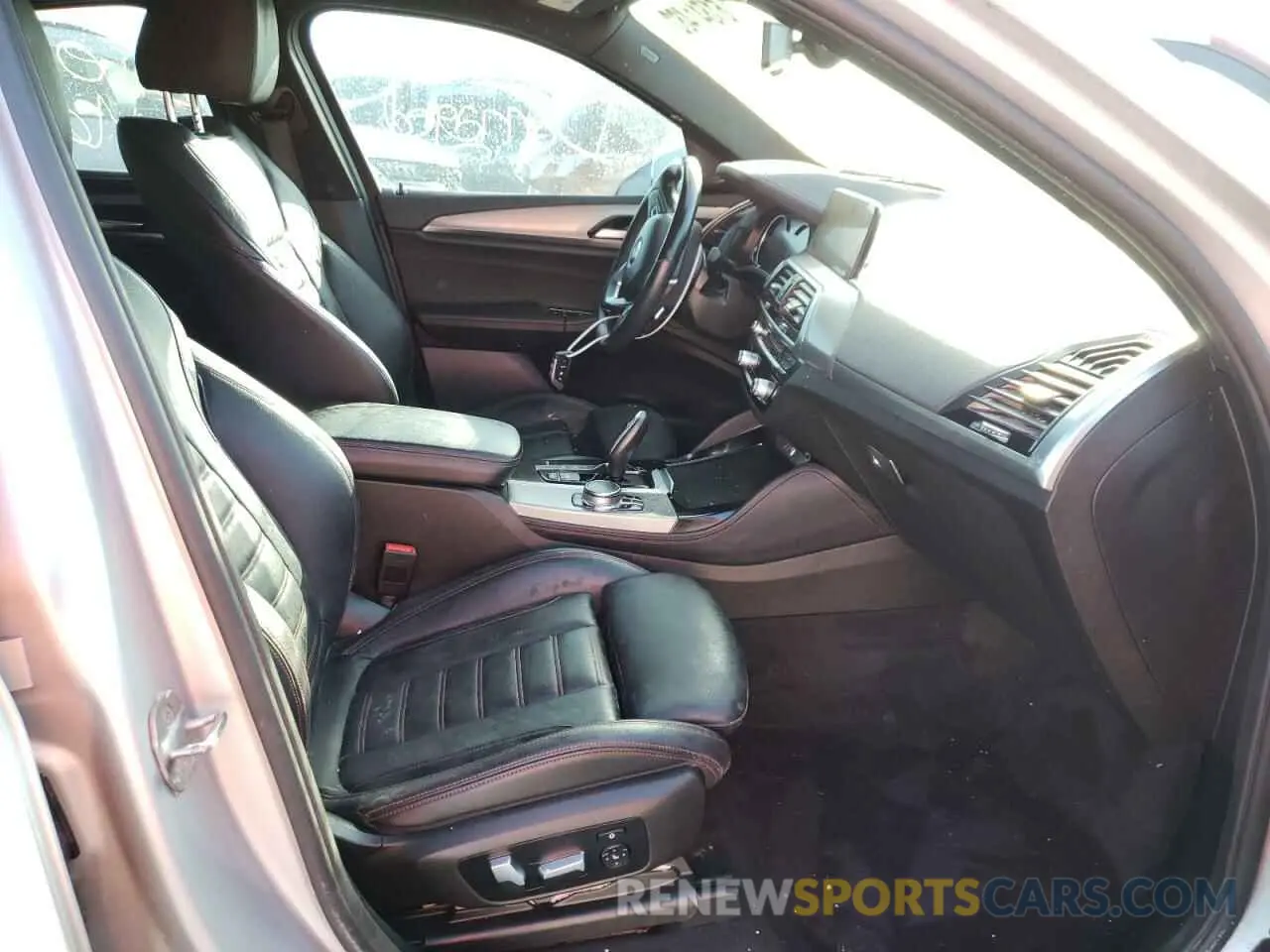 5 Photograph of a damaged car 5UXUJ5C50KLJ62830 BMW X4 2019