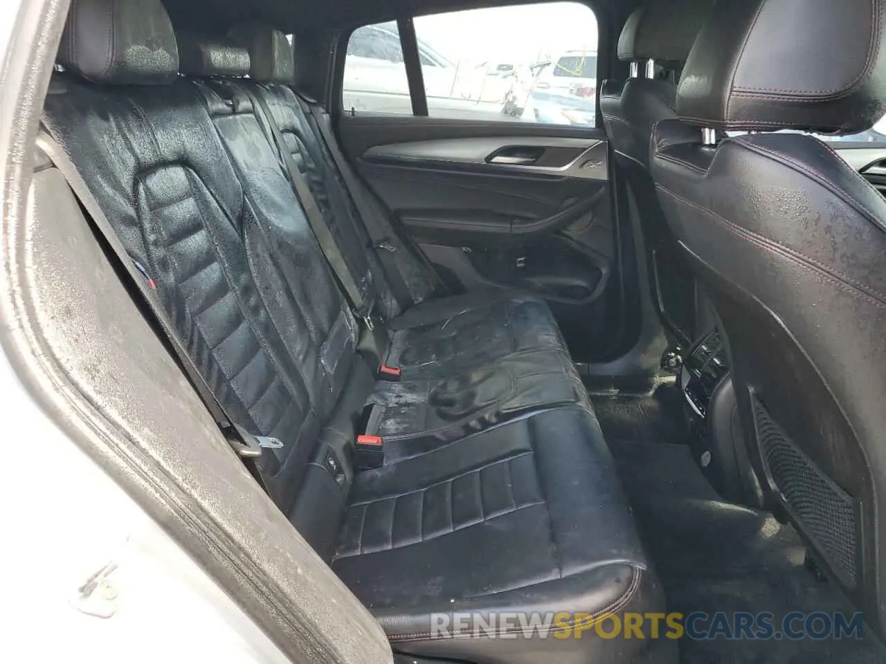 6 Photograph of a damaged car 5UXUJ5C50KLJ62830 BMW X4 2019