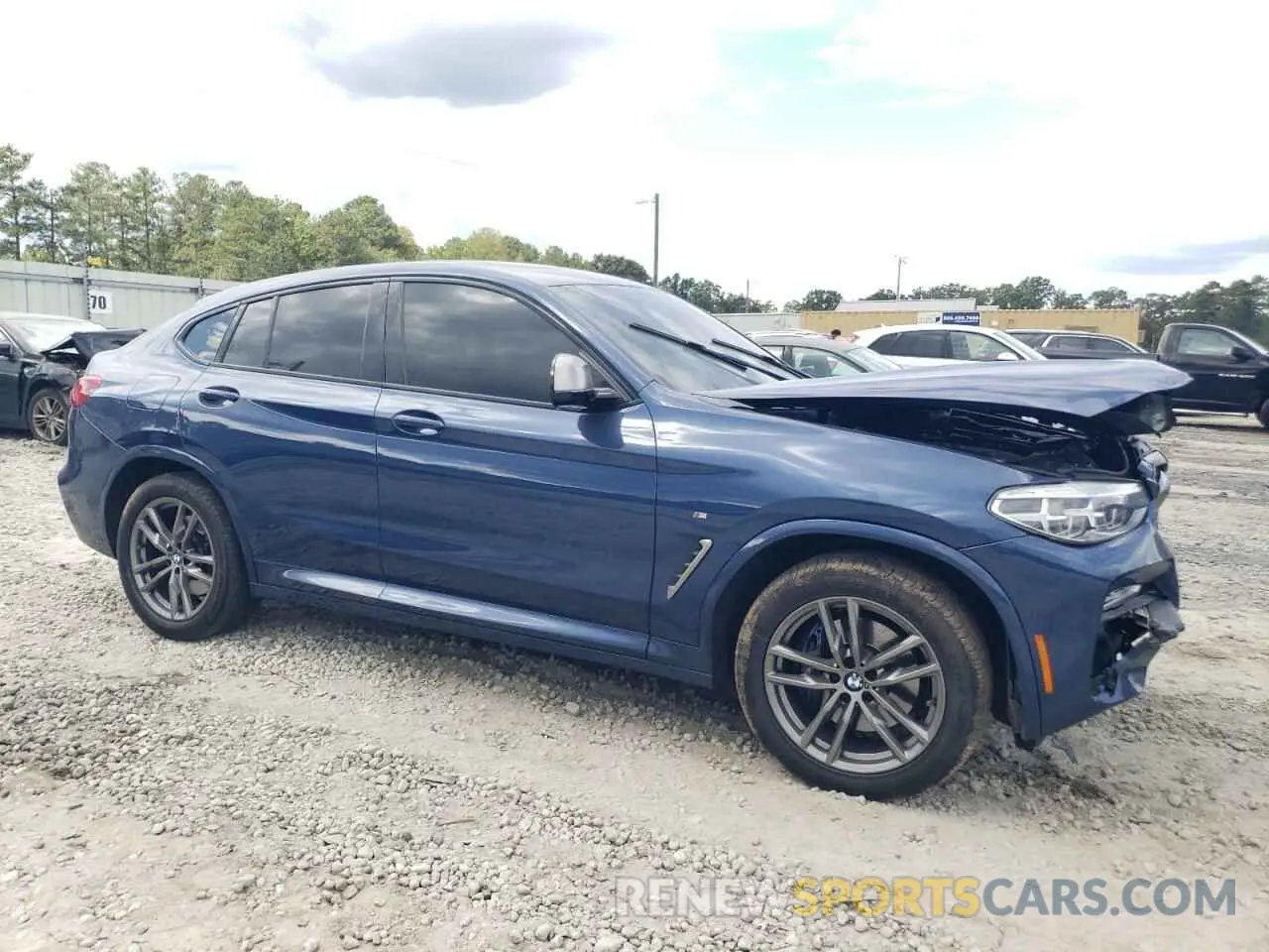 4 Photograph of a damaged car 5UXUJ5C53KLJ64409 BMW X4 2019