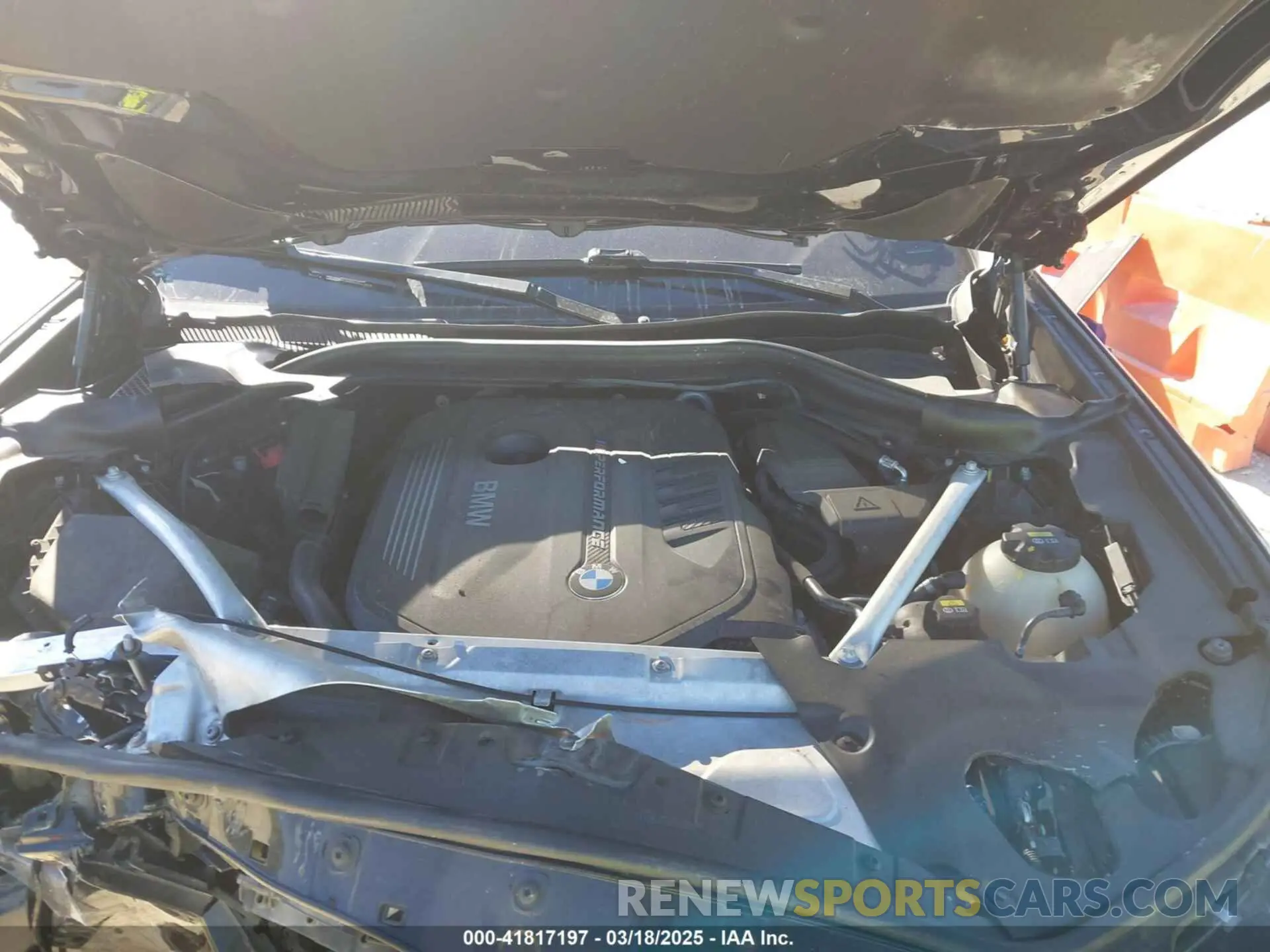 10 Photograph of a damaged car 5UXUJ5C57KLJ62520 BMW X4 2019