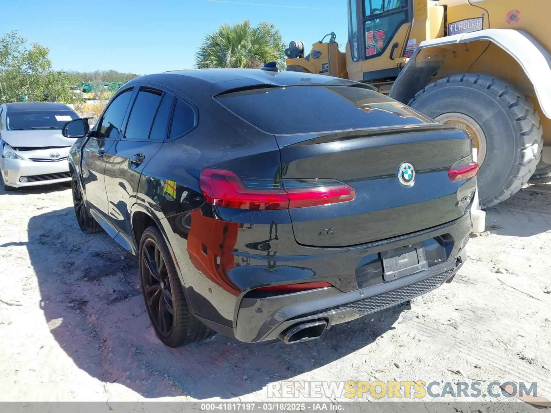 3 Photograph of a damaged car 5UXUJ5C57KLJ62520 BMW X4 2019