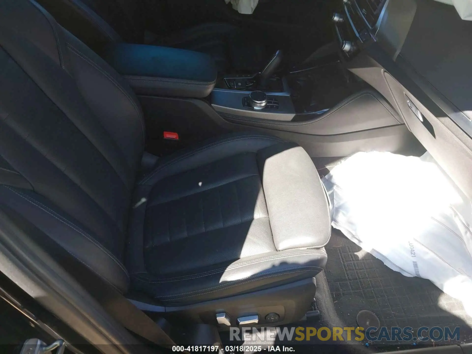 5 Photograph of a damaged car 5UXUJ5C57KLJ62520 BMW X4 2019